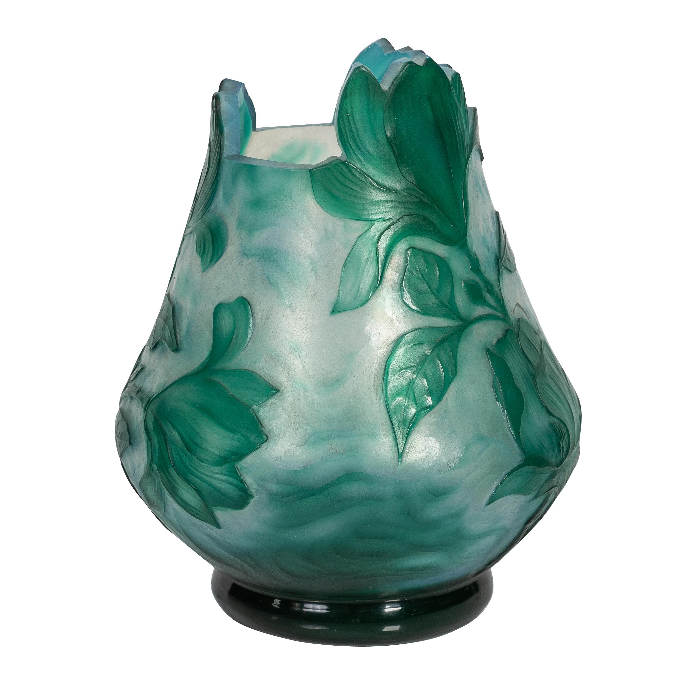 Verre Vase en verre sculpté à la roue Daum Nancy et Louis-Antoine Damon en vente