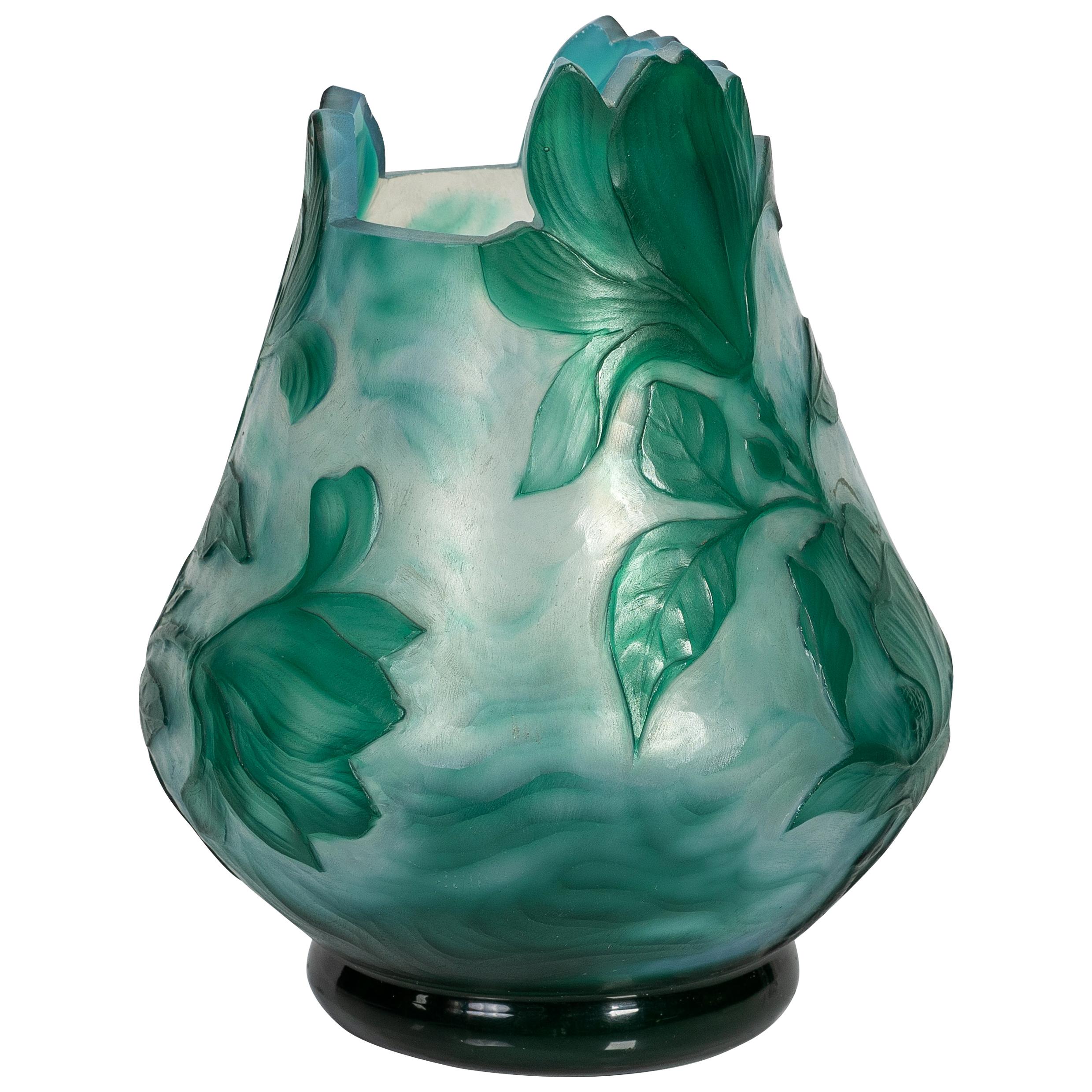 Vase en verre sculpté à la roue Daum Nancy et Louis-Antoine Damon en vente