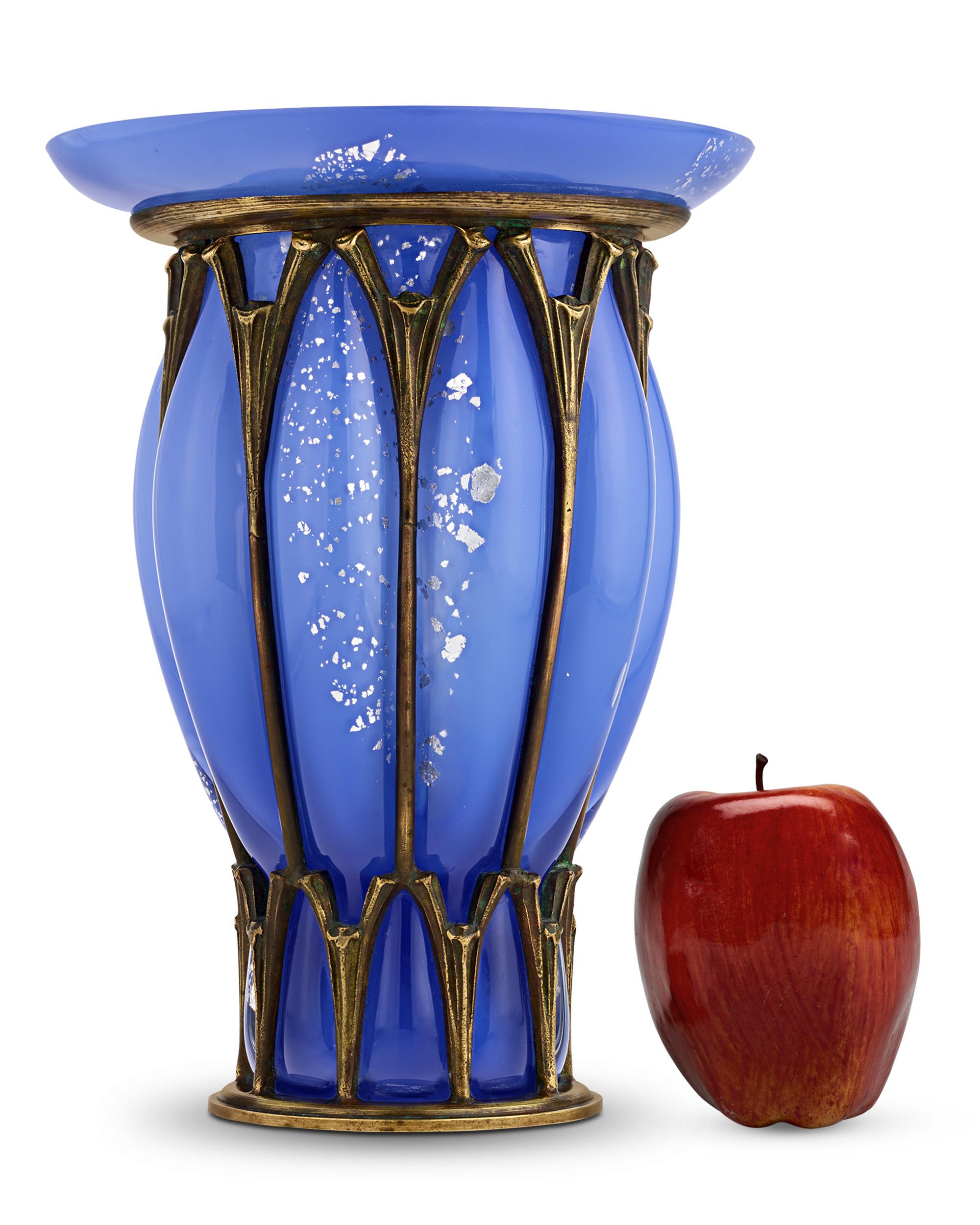 Francese Vaso in vetro e ferro blu Daum Nancy e Majorelle in vendita