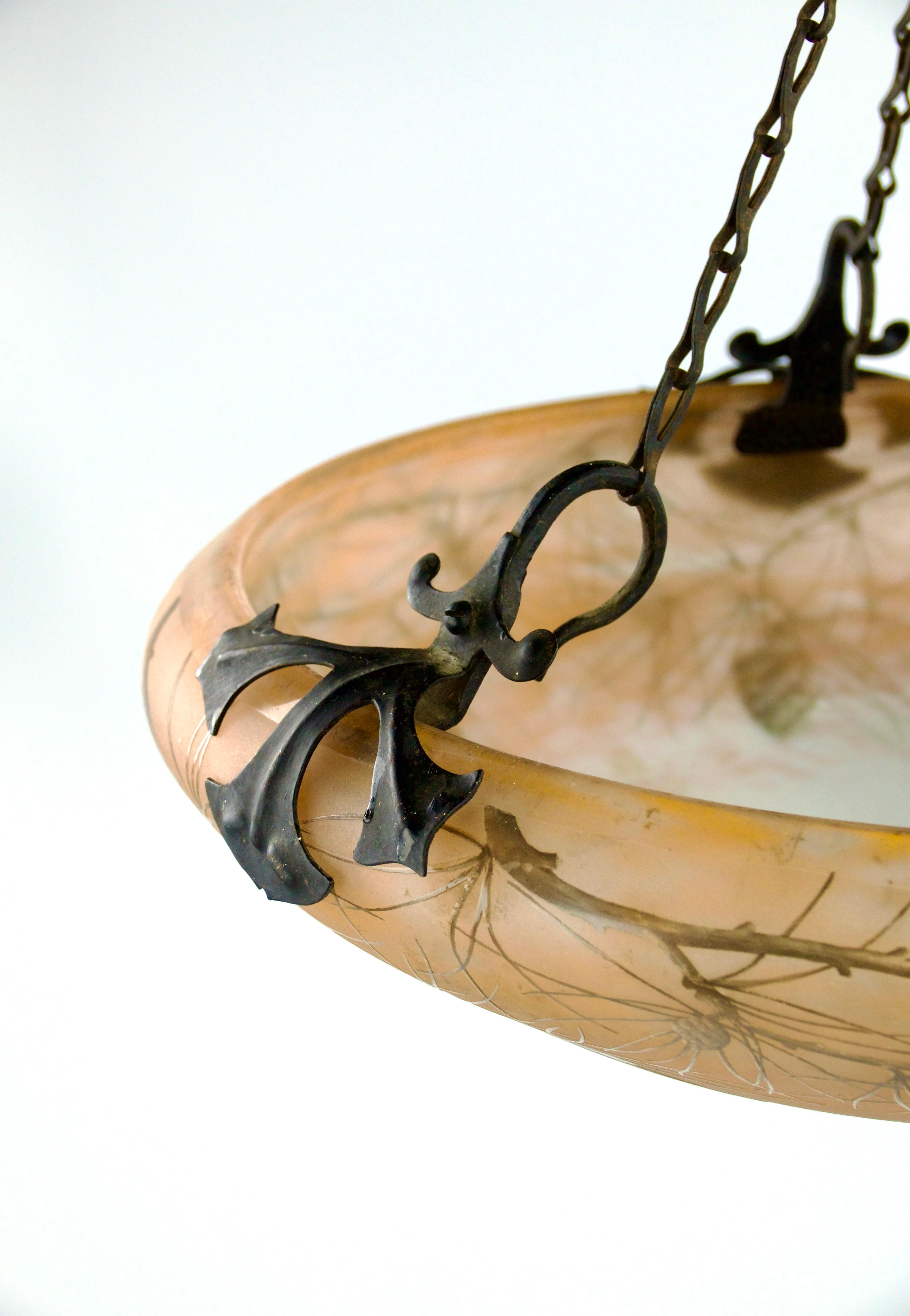 Métal Suspension en verre gravé en forme de cône de pin, Art Nouveau 1900, Daum n° Nancy et Majorelle en vente