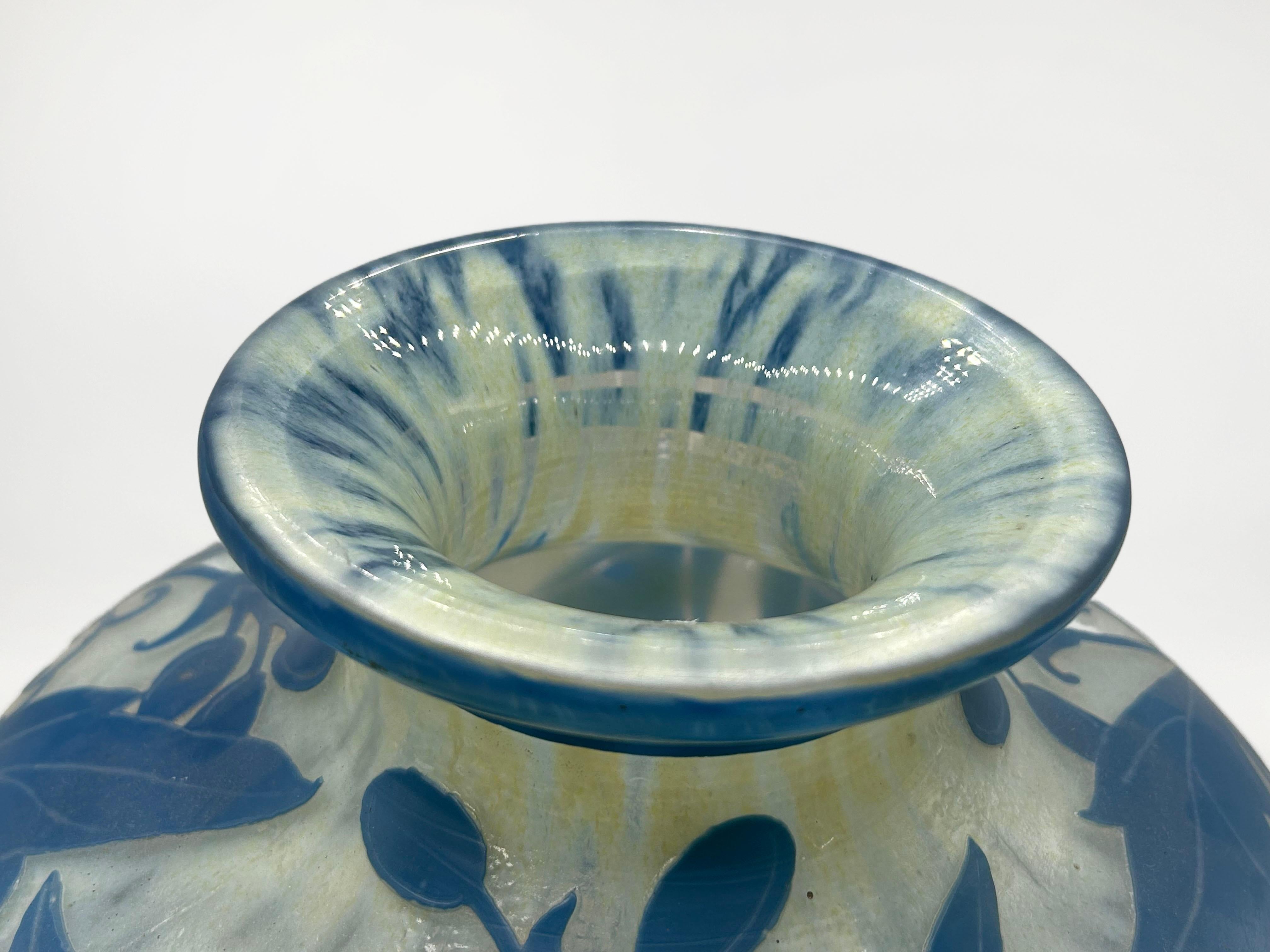 Jarrón de cristal camafeo grabado al ácido Daum Nancy Art Decó, Francia Francés en venta