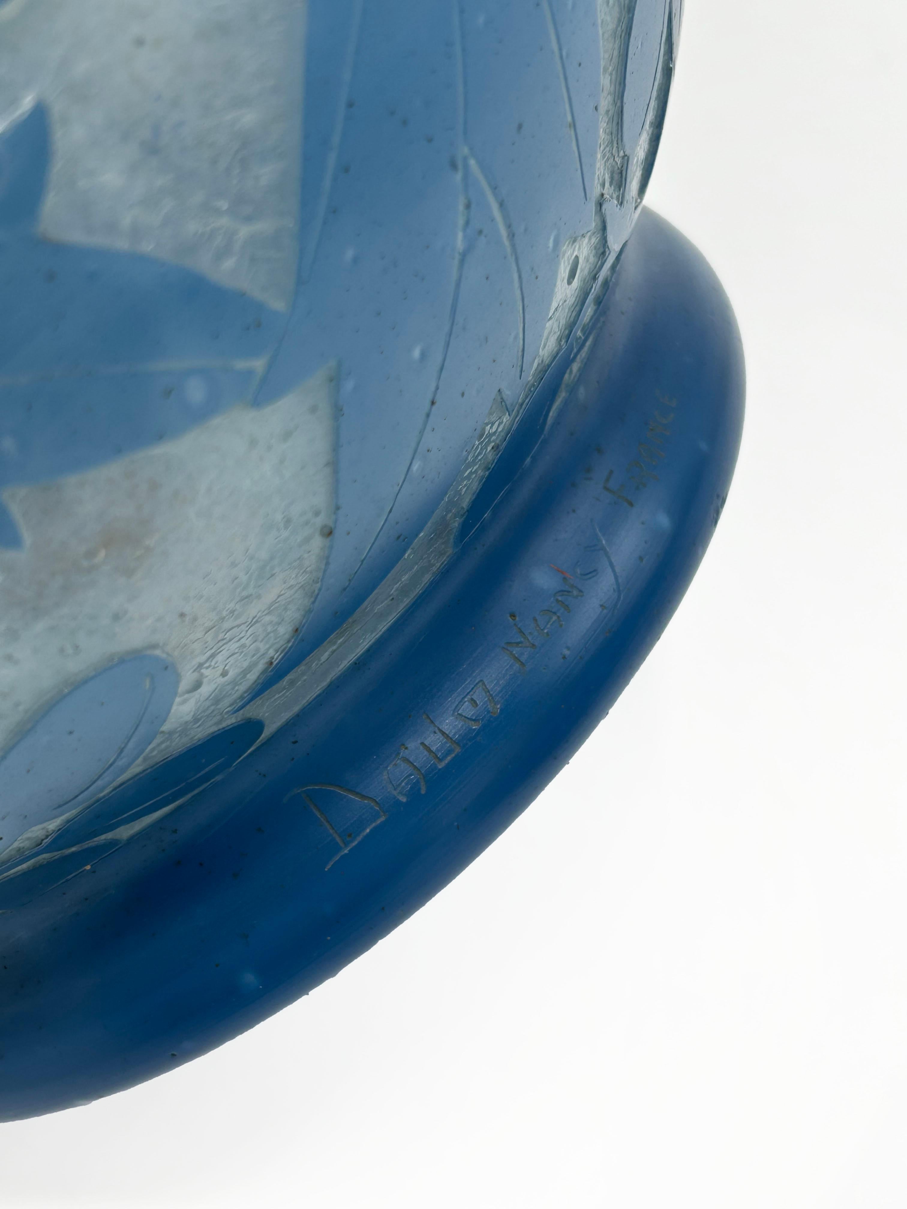 Jarrón de cristal camafeo grabado al ácido Daum Nancy Art Decó, Francia en Bueno estado para la venta en Autonomous City Buenos Aires, CABA