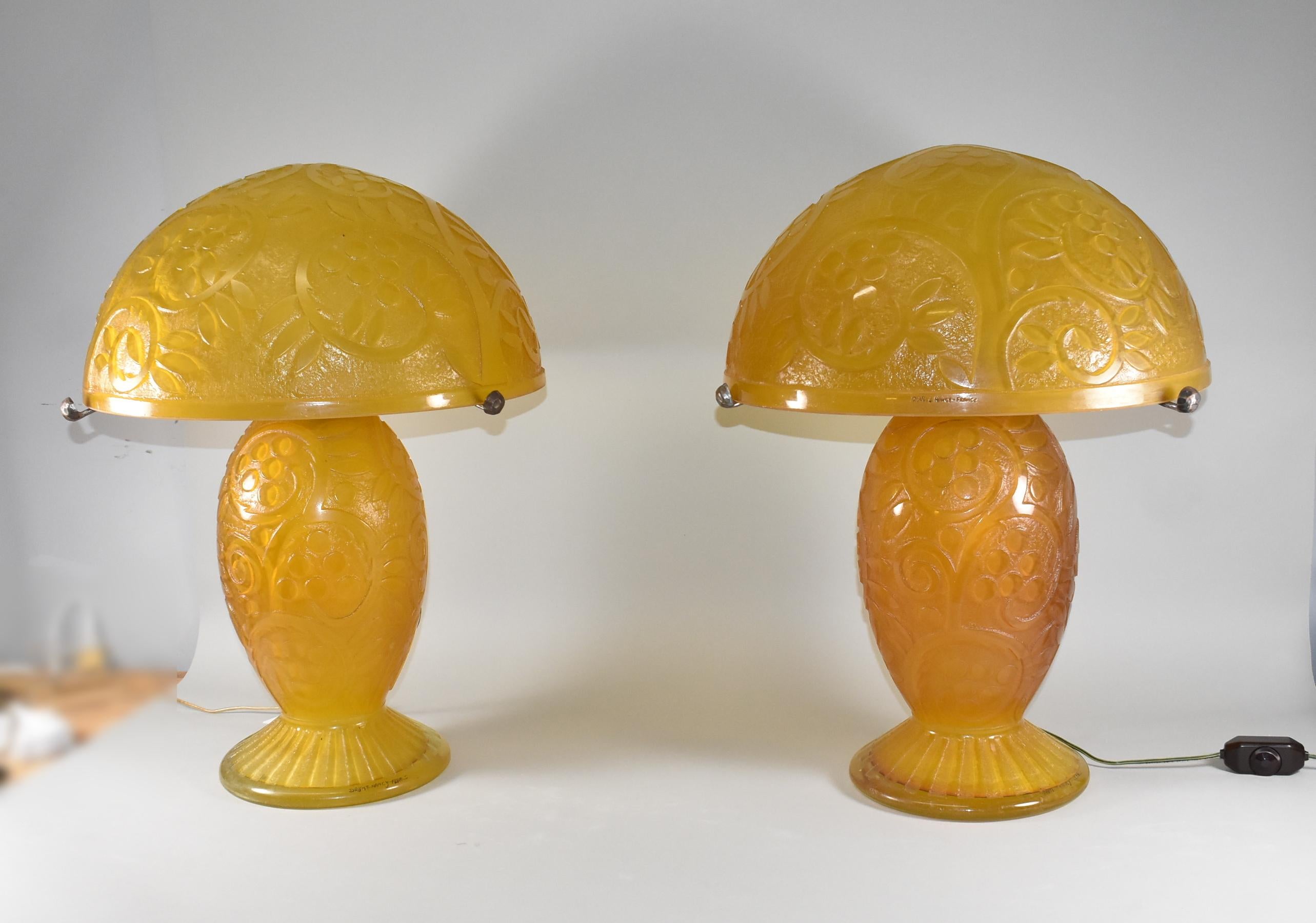 Magnifiques lampes de Daum Nancy avec des abat-jours de 18