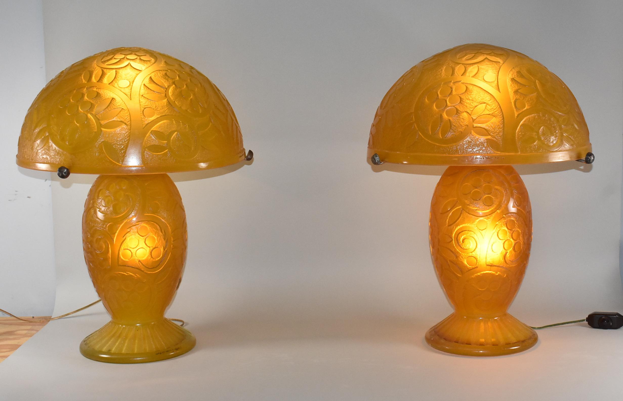 Daum Nancy Art Deco Camée Lampes en verre taillé Excellent état - En vente à Toledo, OH