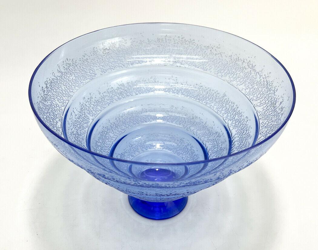 Daum Nancy Art Deco cobalt glass vase, circa 1920

Ribbed graduated design and acid etched. Signed Daum Nancy France to the base. Circa 1920

Additional Information:
Country/Region of Manufacture: France 
Product Line: Century
Material: Glass