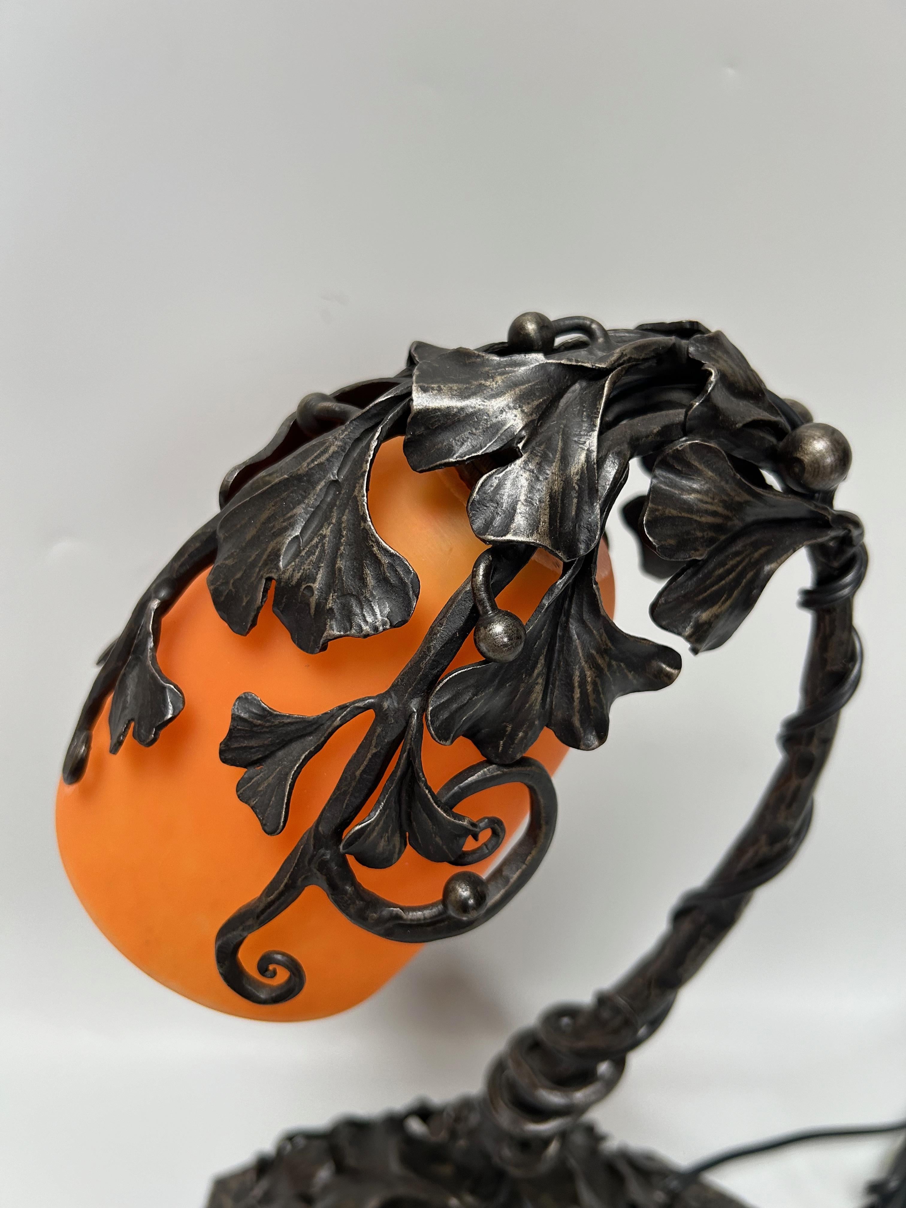 Daum Nancy Art Deco Wrought Iron Lamp In Excellent Condition For Sale In NANTES, FR