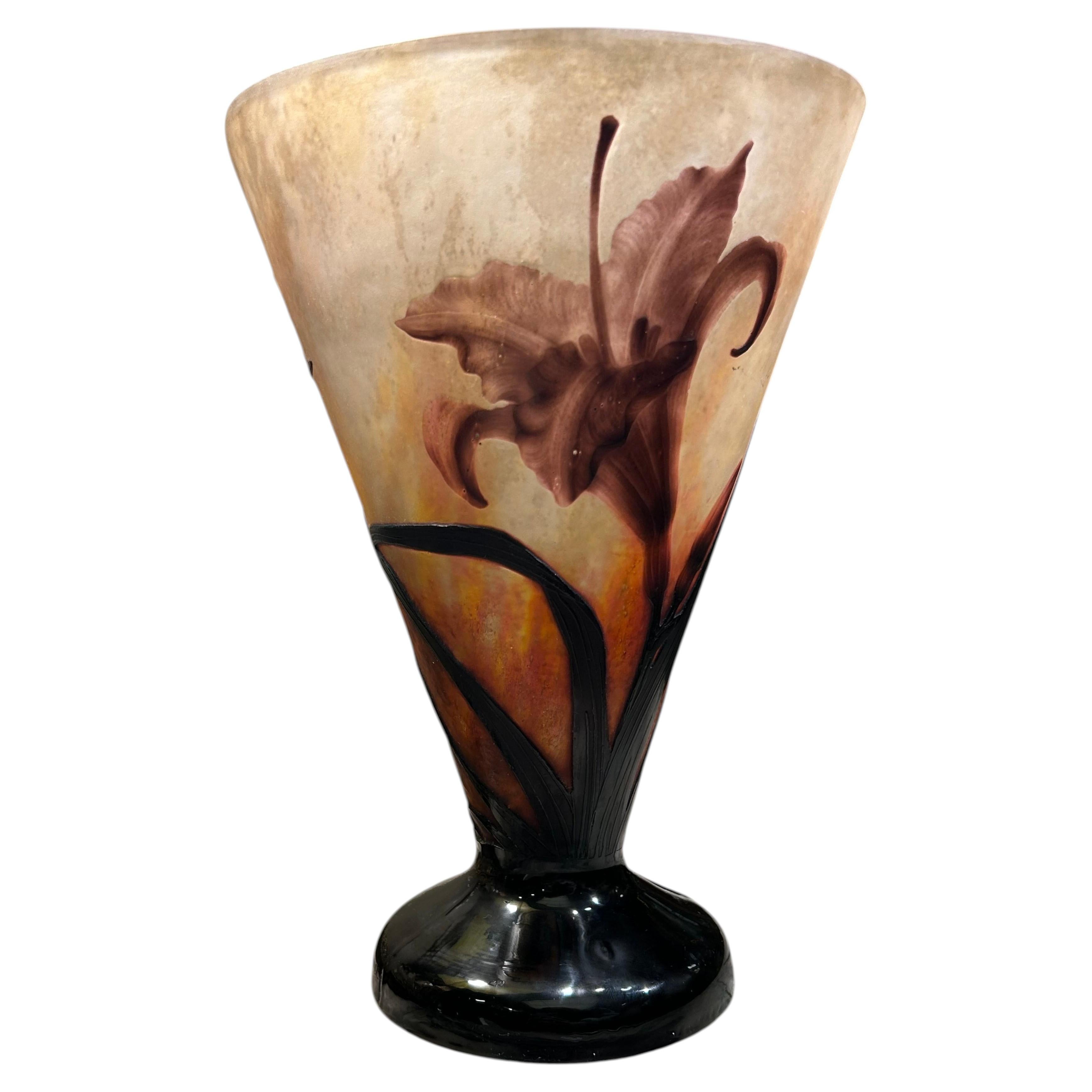 Vaso in vetro artistico Daum Nancy, Francia, inizio XX secolo
