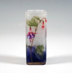 Vase angulaire Art Nouveau avec décor fuchsia et or Daum Nancy, France, vers 1900