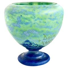 Vaso Art Nouveau con piedistallo "Paesaggio blu-verde" di Daum Nancy, 1900 circa