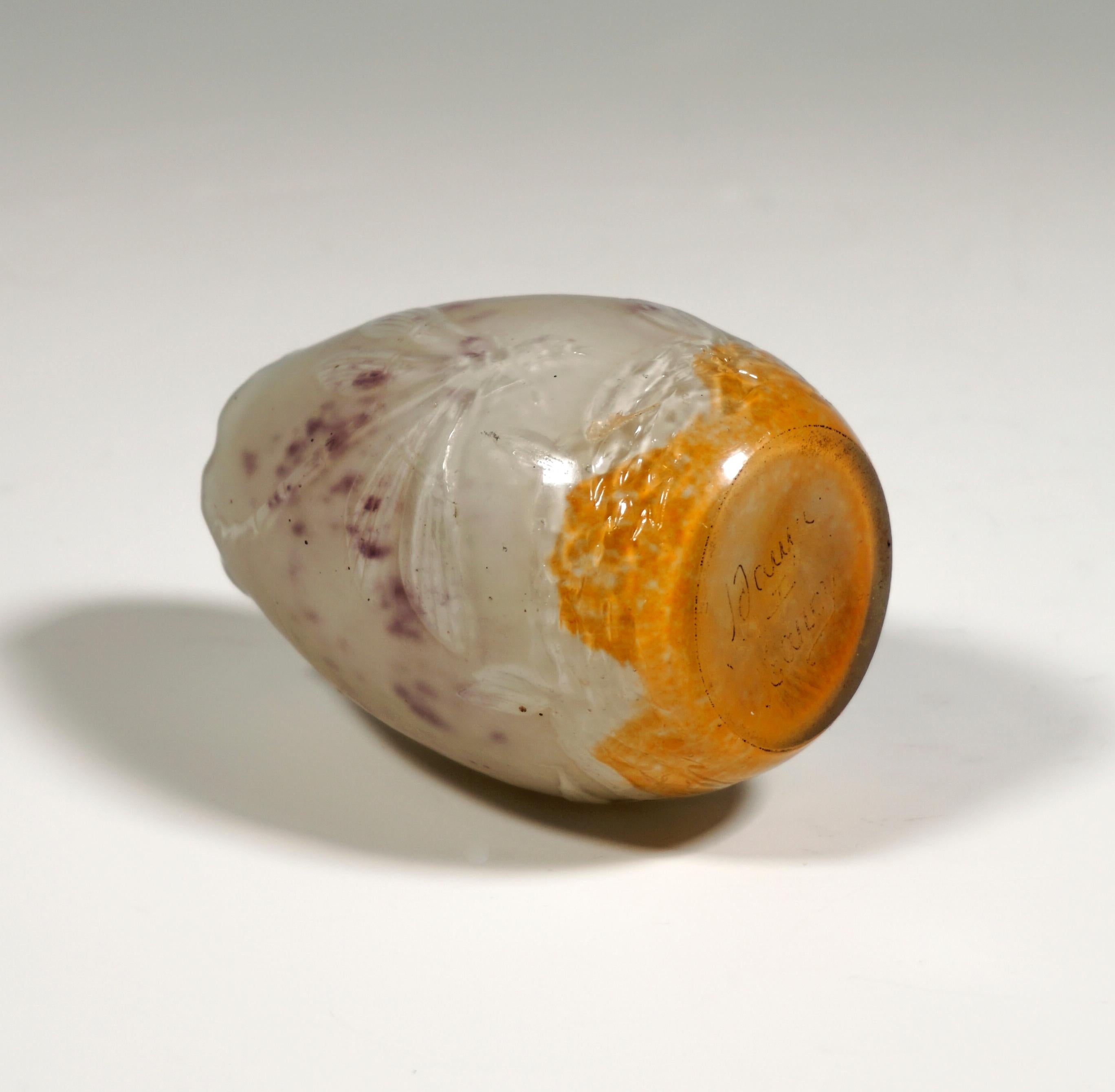 Realizzato con acquaforte Vaso a forma di uovo con cammeo Daum Nancy Art Decor, Francia, 1895 ca. in vendita