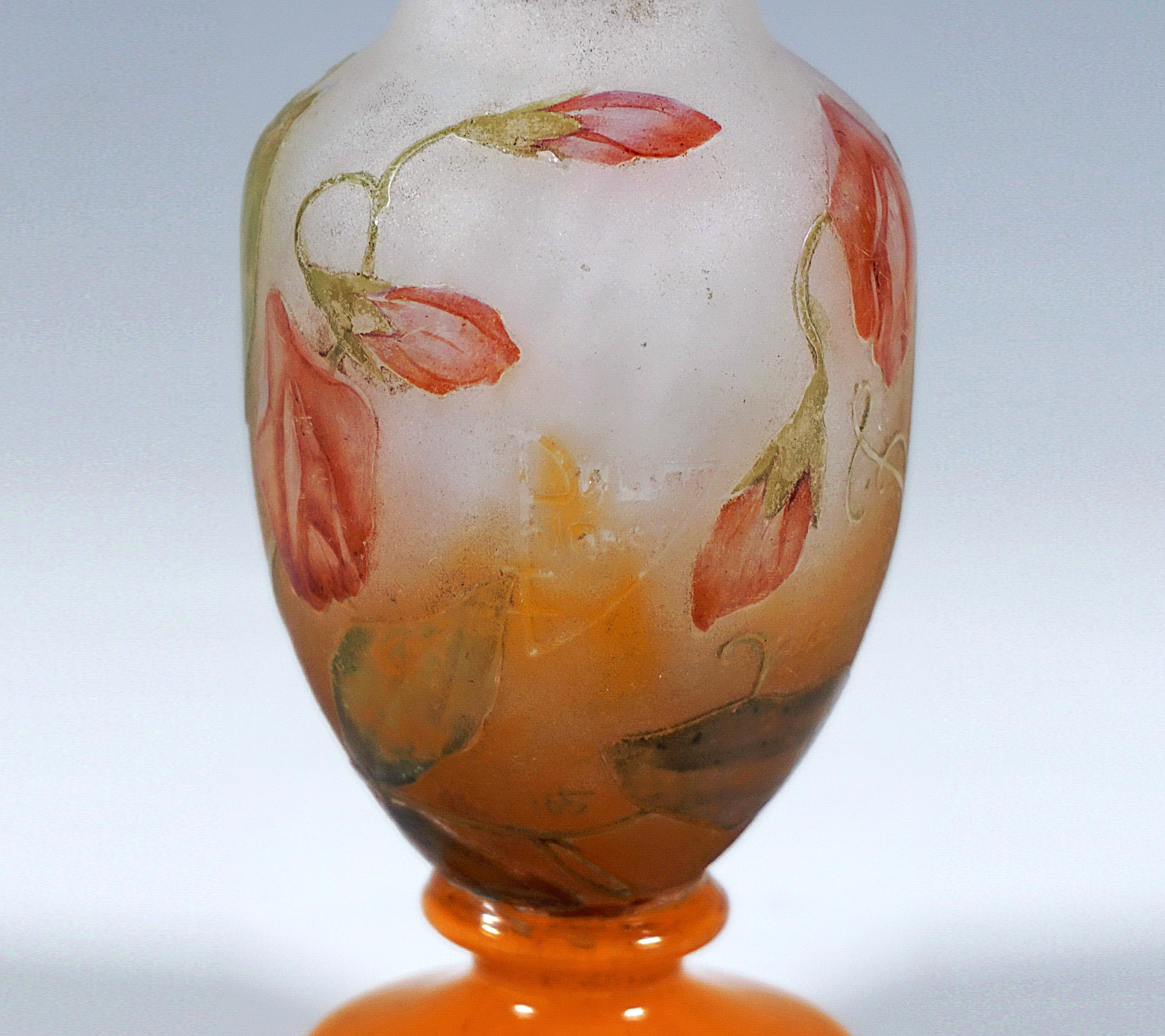 Jarrón camafeo de cristal Daum Nancy Art Nouveau con decoración de guisantes de olor, Francia, ca. 1910 principios del siglo XX en venta