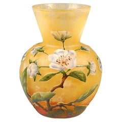 Jugendstil-Kamee-Vase von Daum Nancy mit Apfelblüten-Dekor, Frankreich um 1910