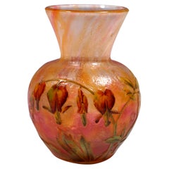 Jarrón camafeo Art Nouveau Daum Nancy con decoración de corazón sangrante Francia 1895/1900