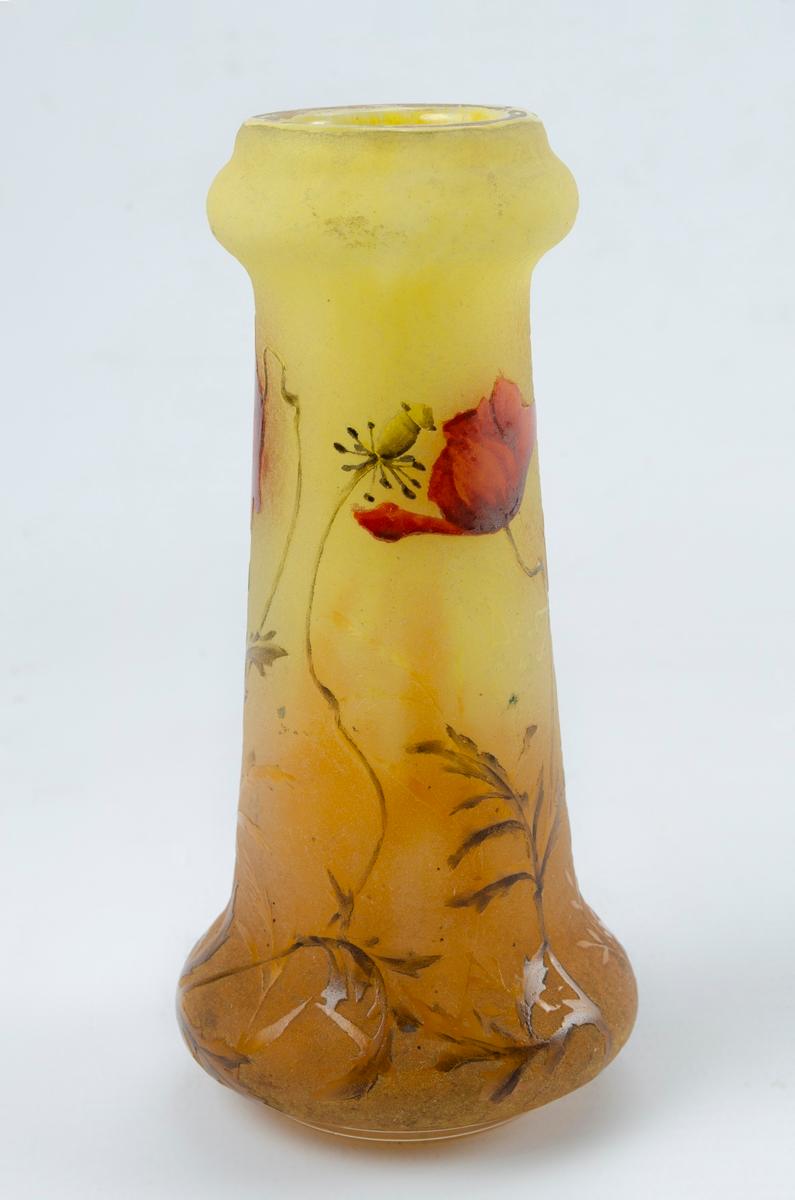 Daum Nancy Art Nouveay with poppies
technique: enamel and acid
golden details on base and top
natural wear
miniature
red yellow colors and gold details
Perfect condition Circa 1915
Artist Daum
art nouveau period.

Glassware marked Daum Nancy is