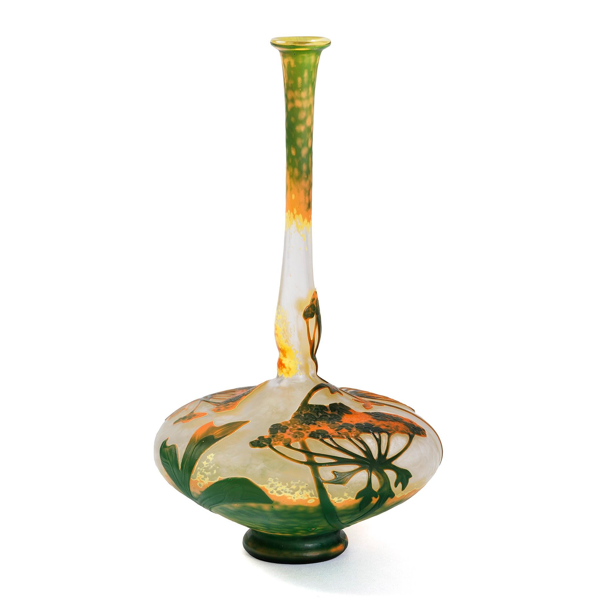 Vaso in vetro con cammeo Daum Nancy 