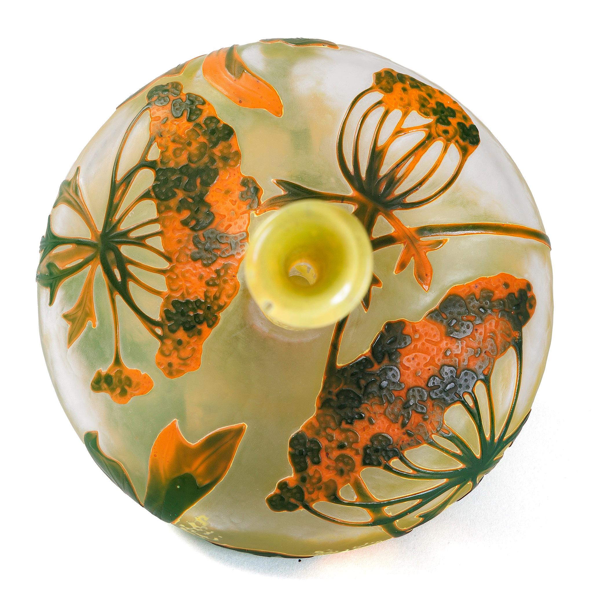Vaso in vetro con cammeo Daum Nancy 