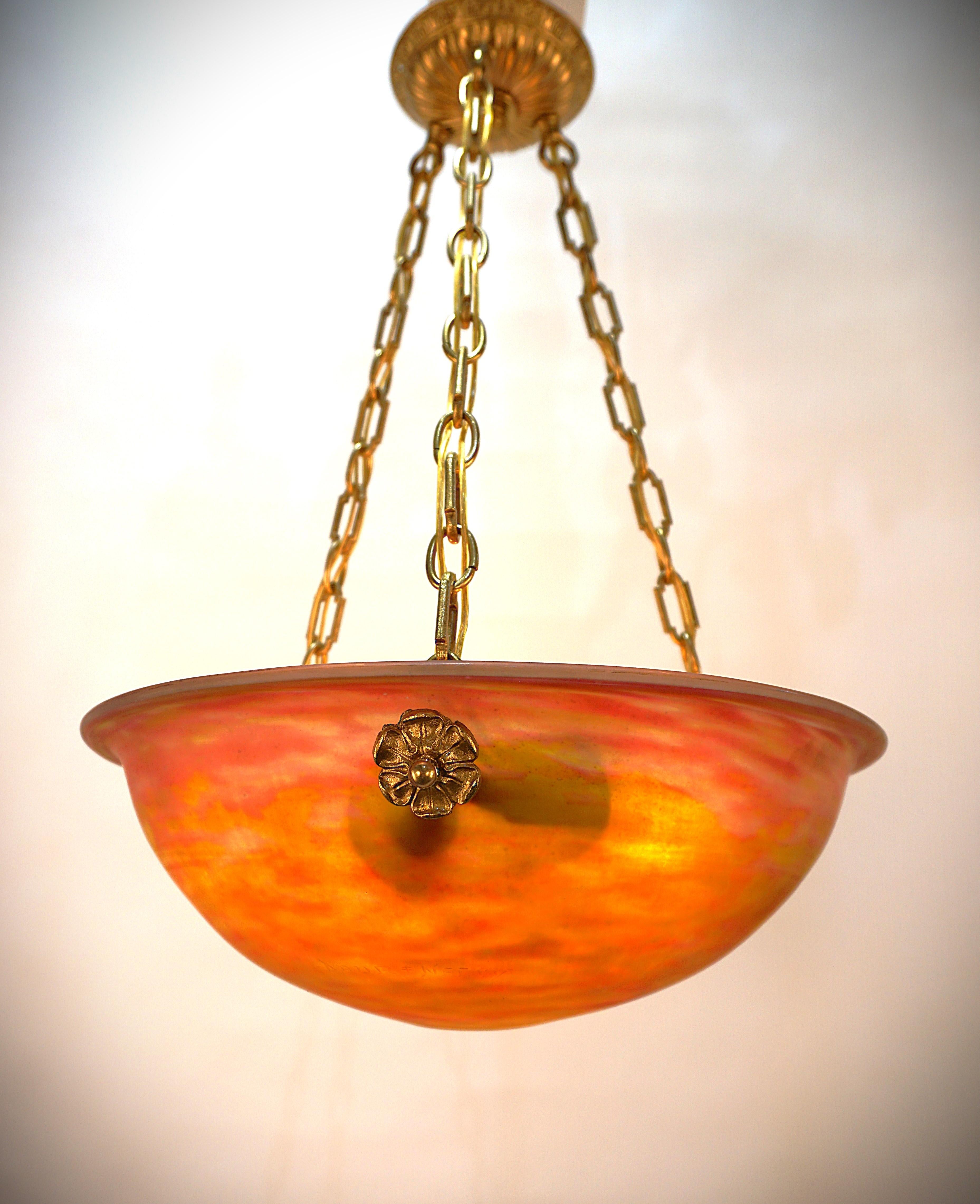 Beautiful hand-blown glass and bronze hardware chandelier by Daum Nancy.
Professionally rewired and ready for installation.
Six lights 60watts max each.
