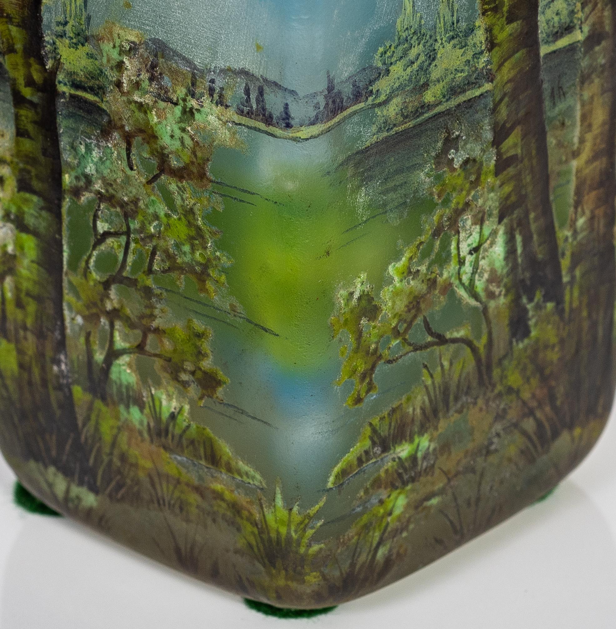 Inizio XX secolo Vaso in vetro con cammeo e smalto Daum Nancy in vendita
