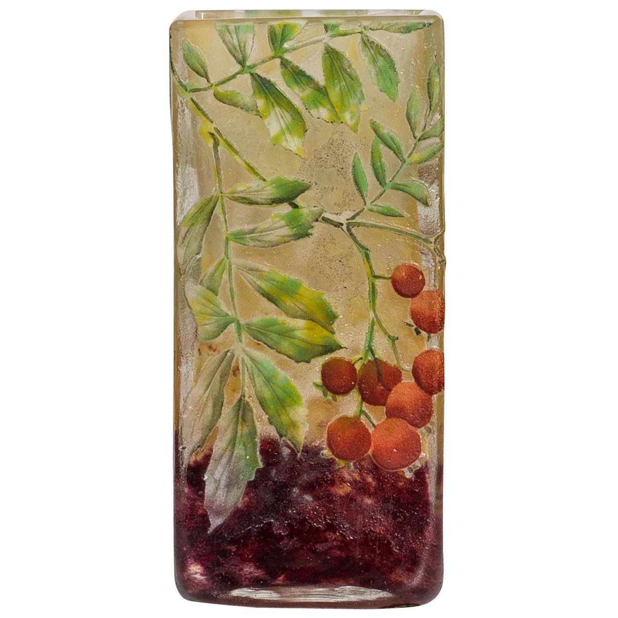 Jarrón de cristal esmaltado y camafeo Daum Nancy, Francia, hacia 1910