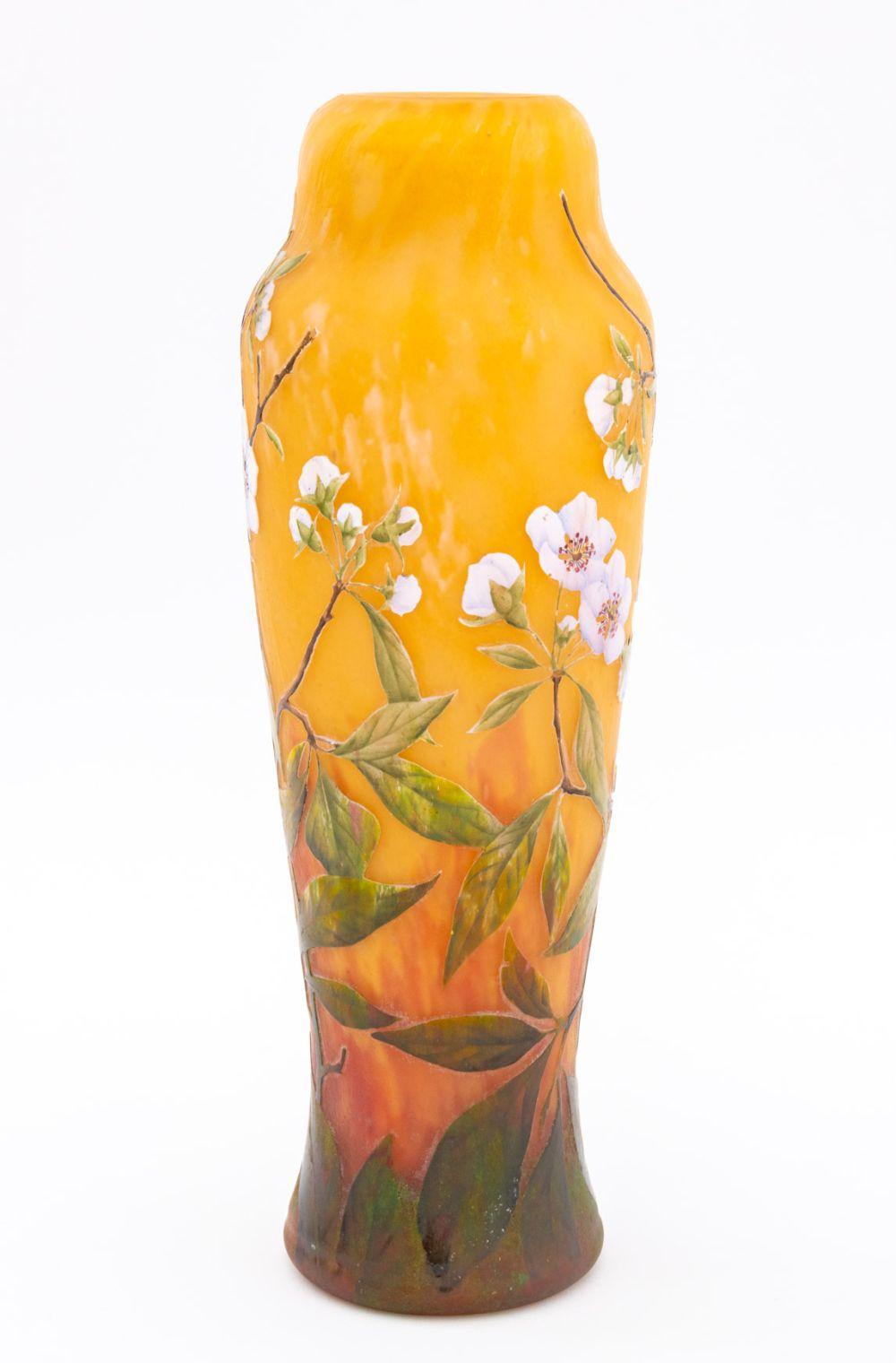 Daum Nancy Cameo and Enameled Art Glass Vase In condizioni buone in vendita a Astoria, NY
