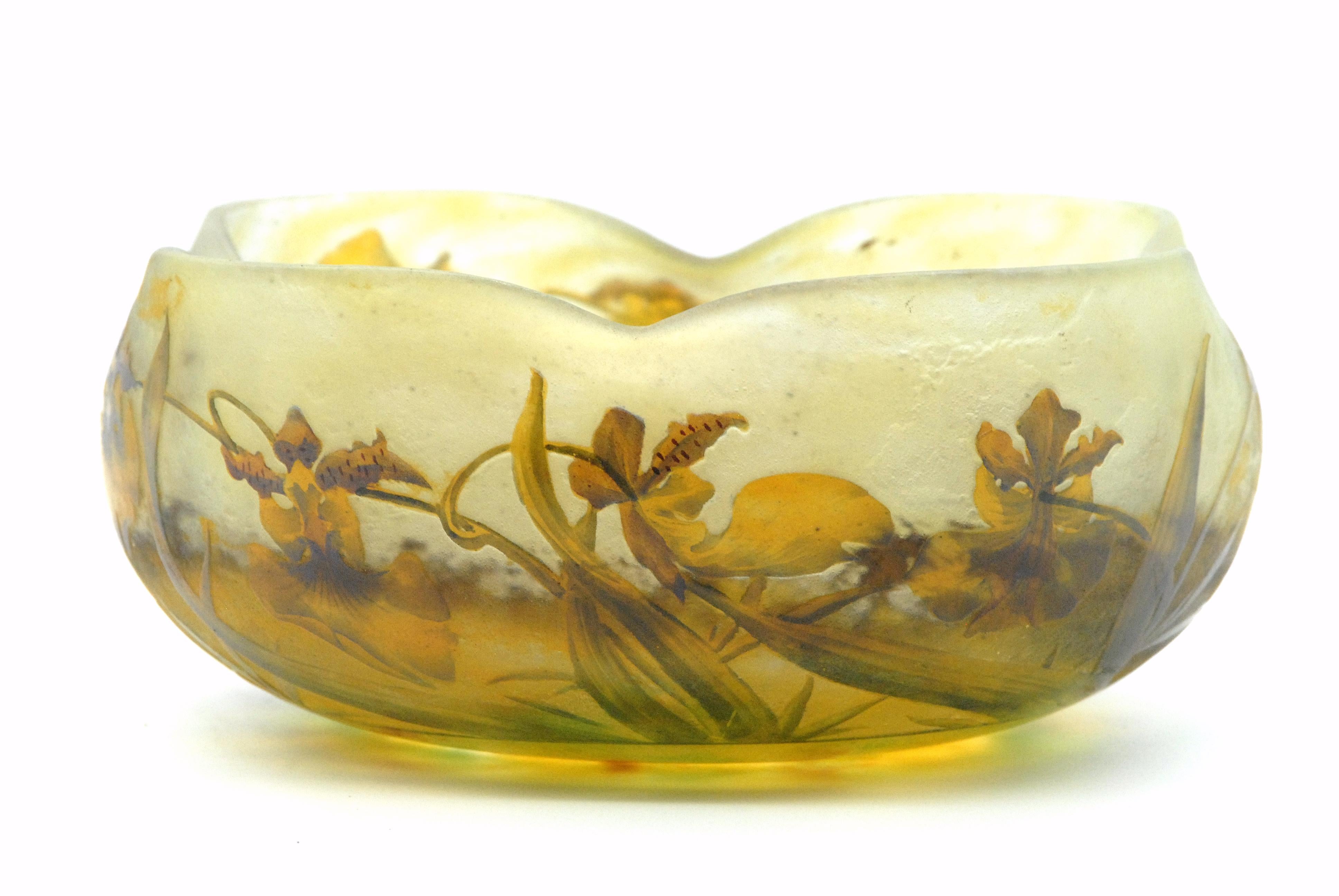 Art Nouveau Daum Nancy Cameo Glass Bowl, France, circa 1900 For Sale