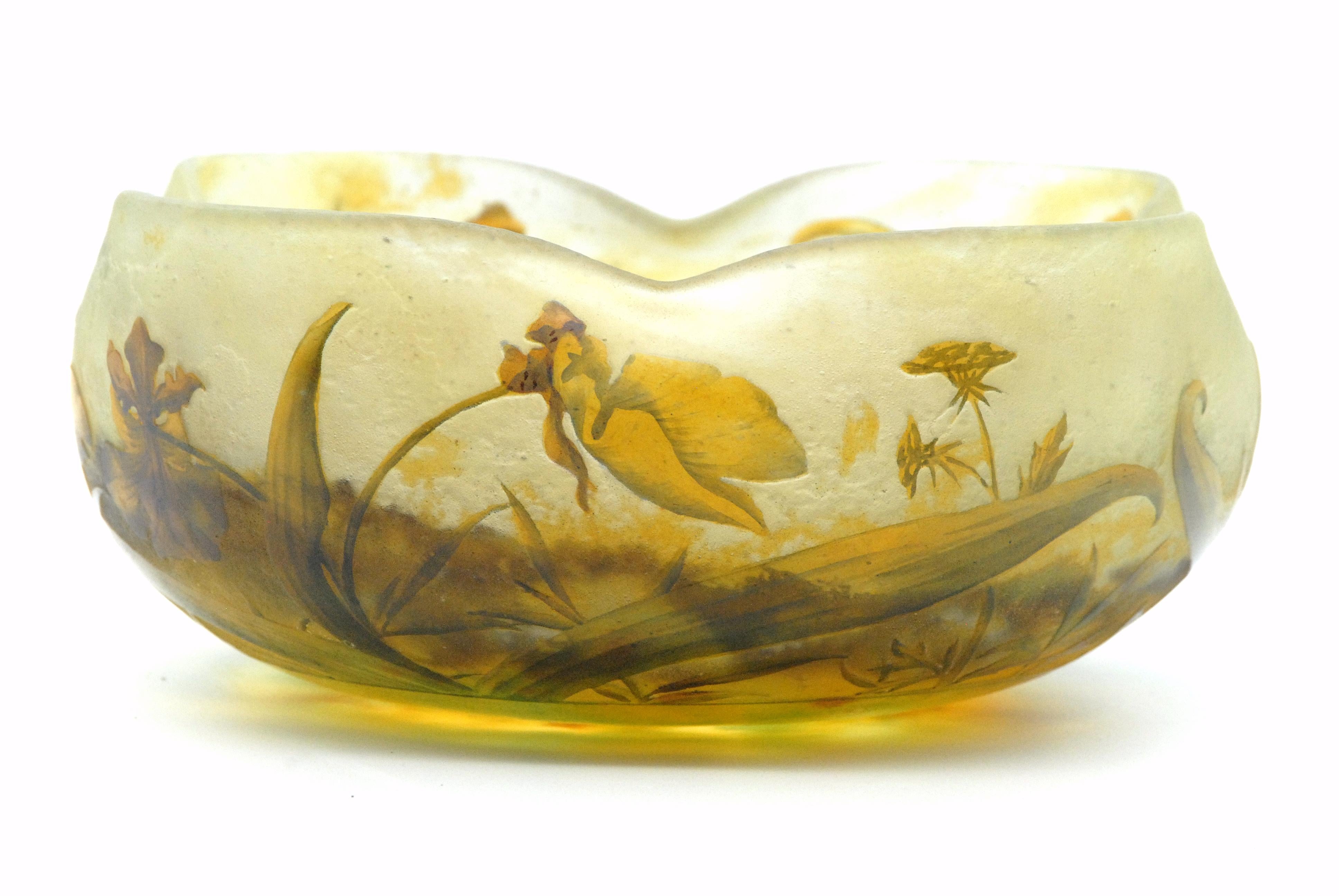 French Daum Nancy Cameo Glass Bowl, France, circa 1900 For Sale