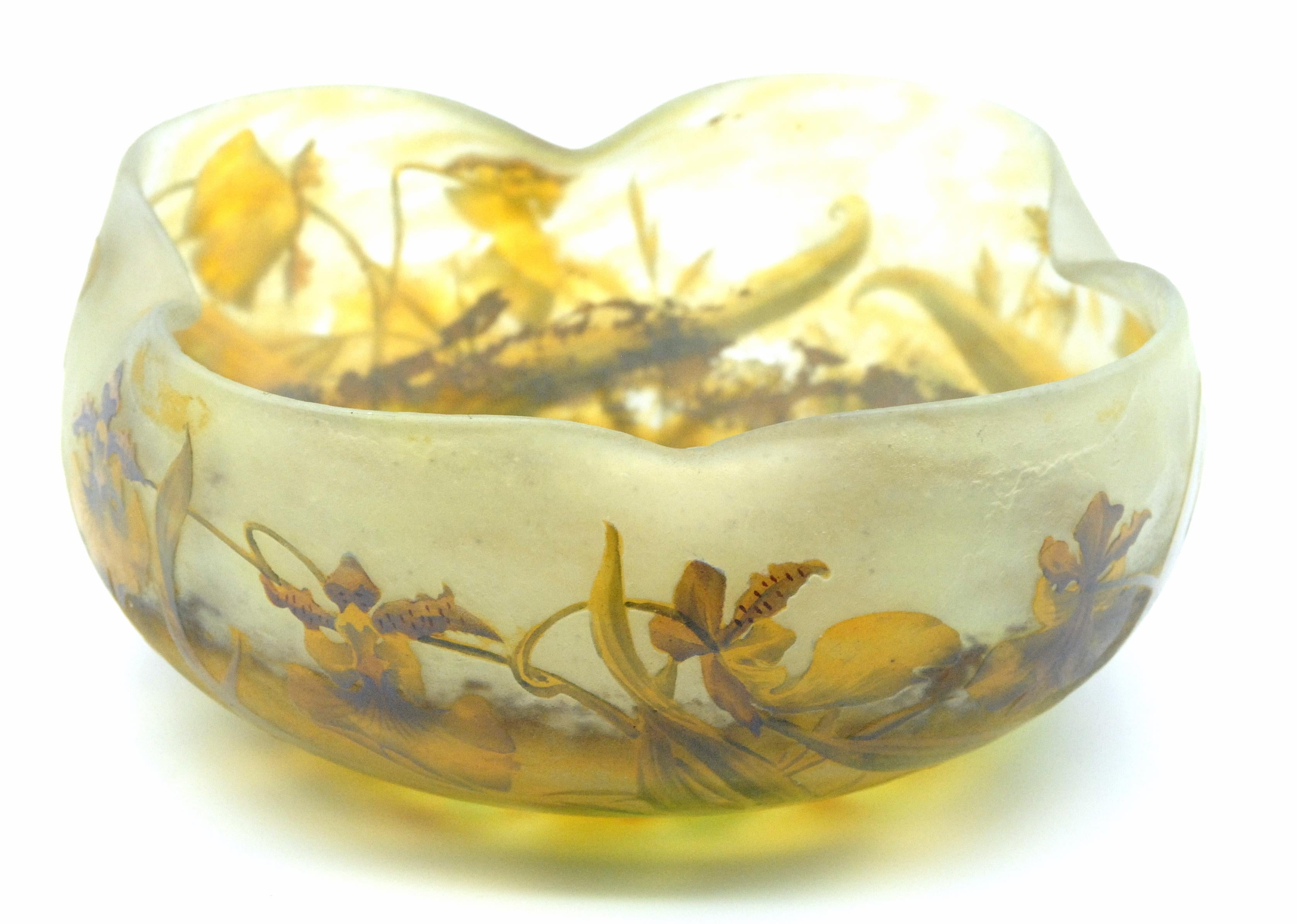Daum Nancy Cameo Glass Bowl, France, circa 1900 In Good Condition For Sale In Pymble, NSW