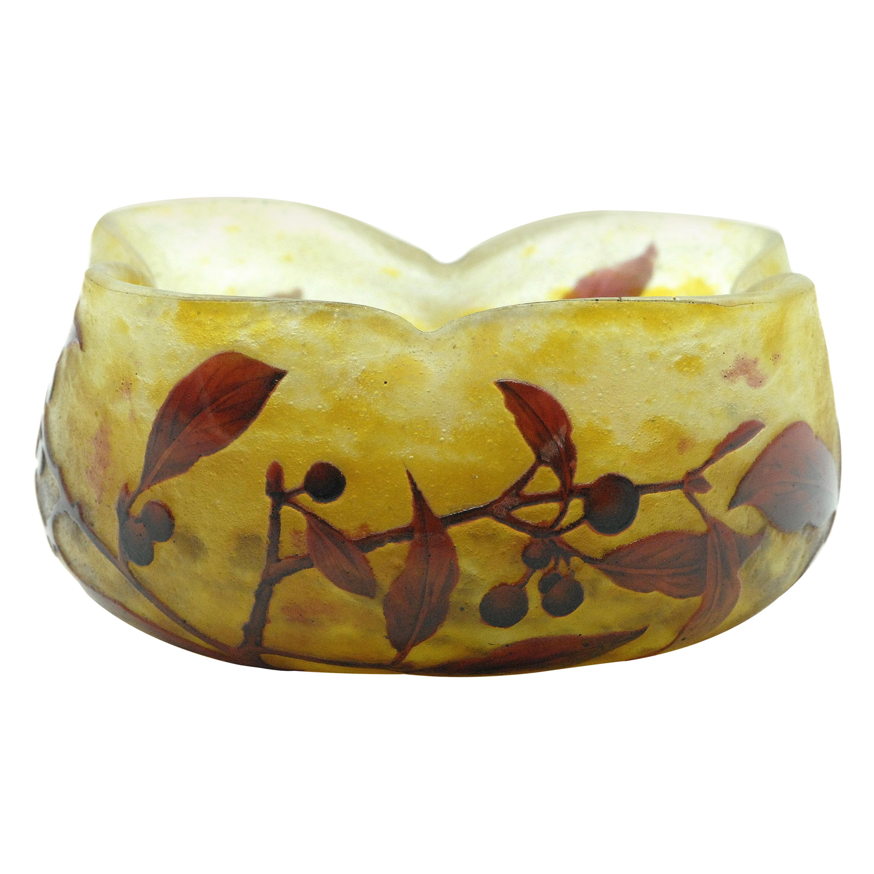 Daum Nancy Cameo Glass Bowl France, circa 1900 For Sale