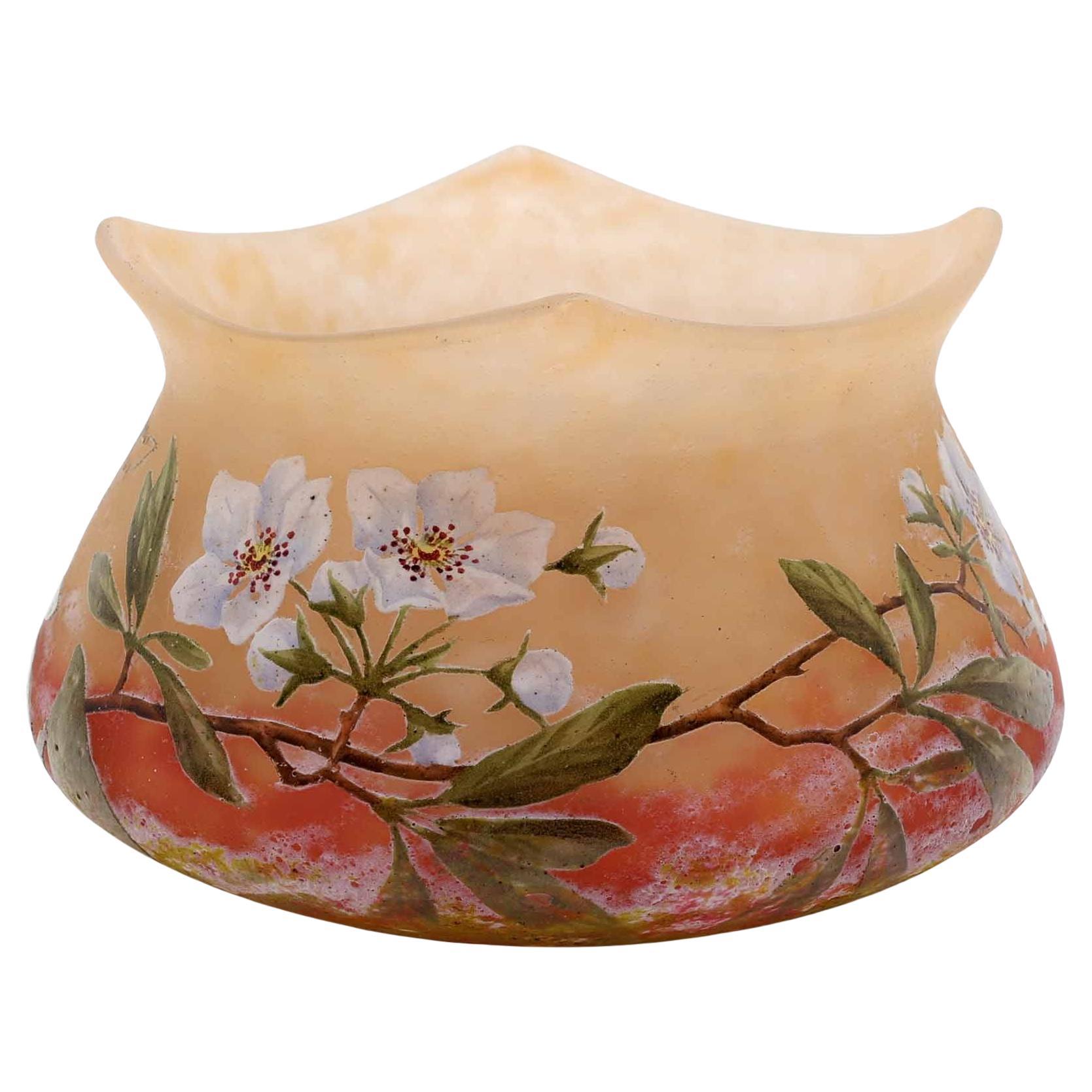 Daum Nancy Kamee-Glasvase 'Branches de pommier en fleurs', Frankreich um 1905 im Angebot