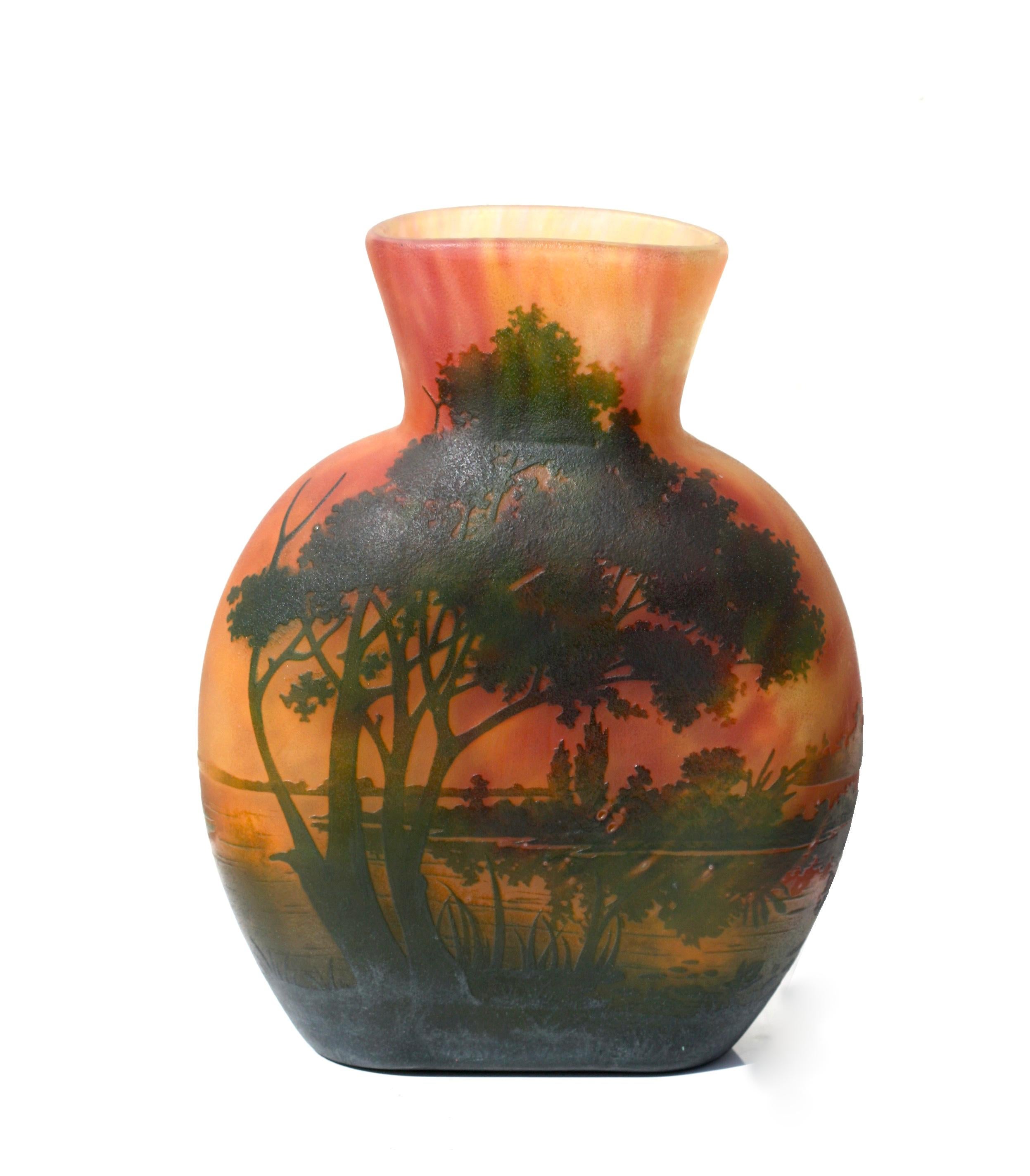 Daum Nancy Cameo Glass Vase, France, circa 1920 In Good Condition For Sale In West Palm Beach, FL