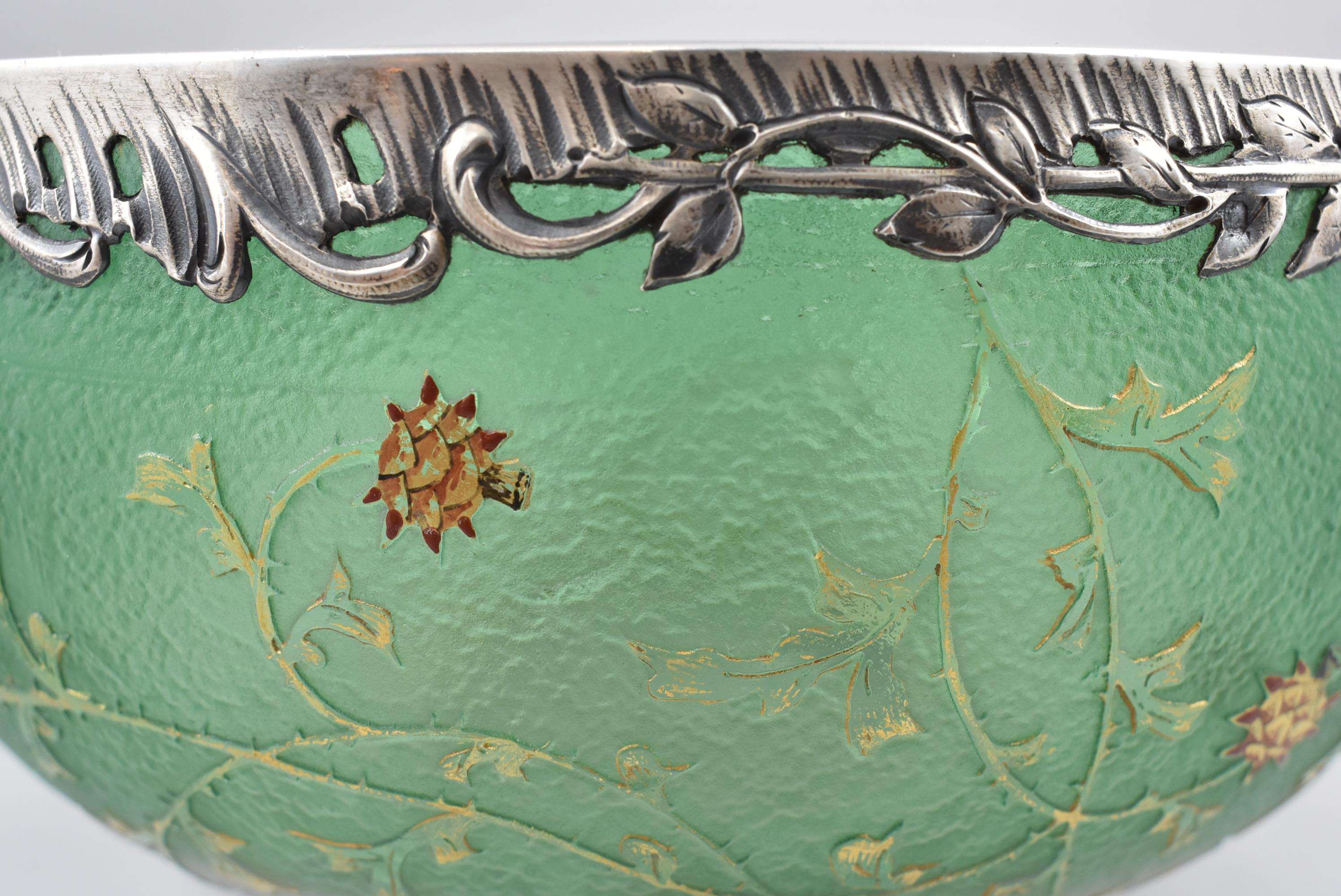 Die Schale von Daum Nancy aus Kameegrünem Glas und Sterling mit Distelmuster  (Art nouveau) im Angebot
