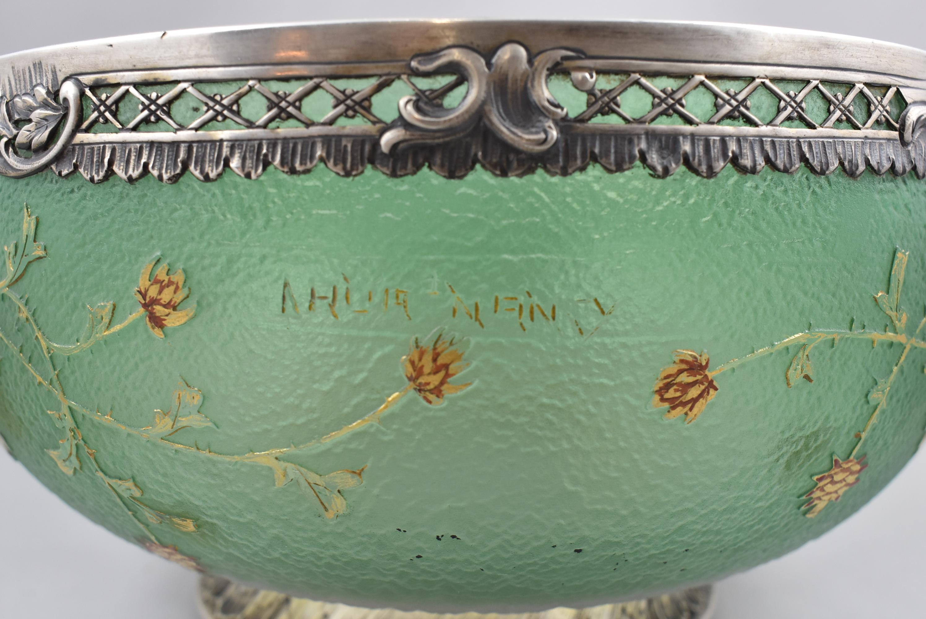 Die Schale von Daum Nancy aus Kameegrünem Glas und Sterling mit Distelmuster  (Gebrannt) im Angebot