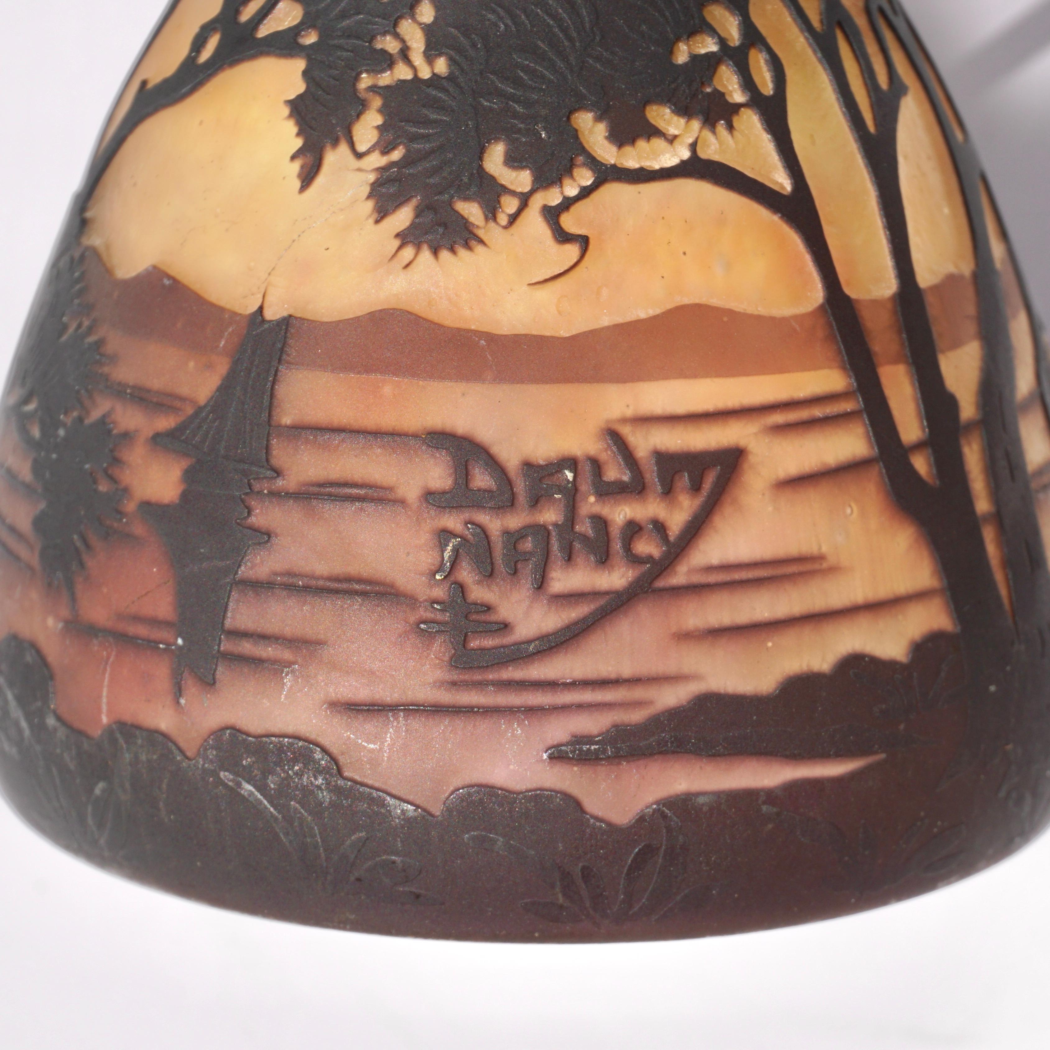 Début du 20ème siècle Lampe de table scénique camée Daum nancy en vente