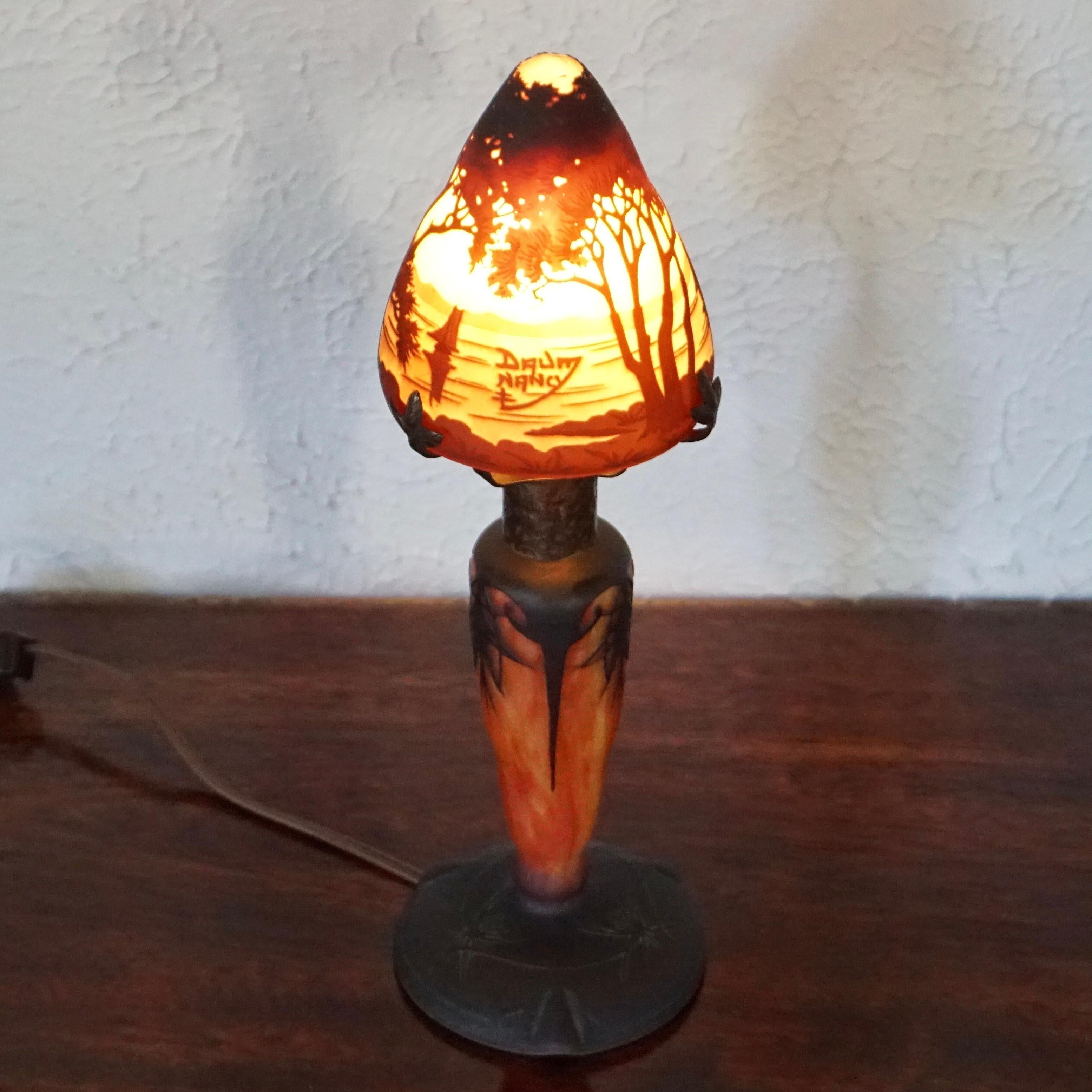 Art Glass Daum nancy Cameo Scenic Table Lamp For Sale