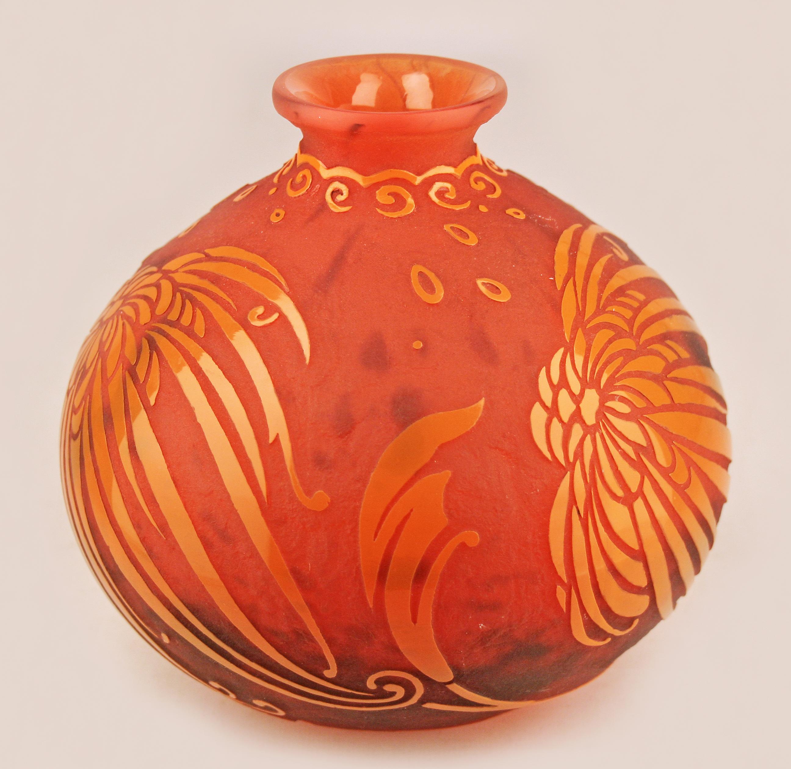 Daum Nancy enamel glass
Art deco style (flowers)
Origin France Circa 1920
Acid carving and enamelling technique
Excellent condition
Orange predominates
Signed at its base
Daum is a crystal studio based in Nancy, France, founded in 1878 by Jean Daum