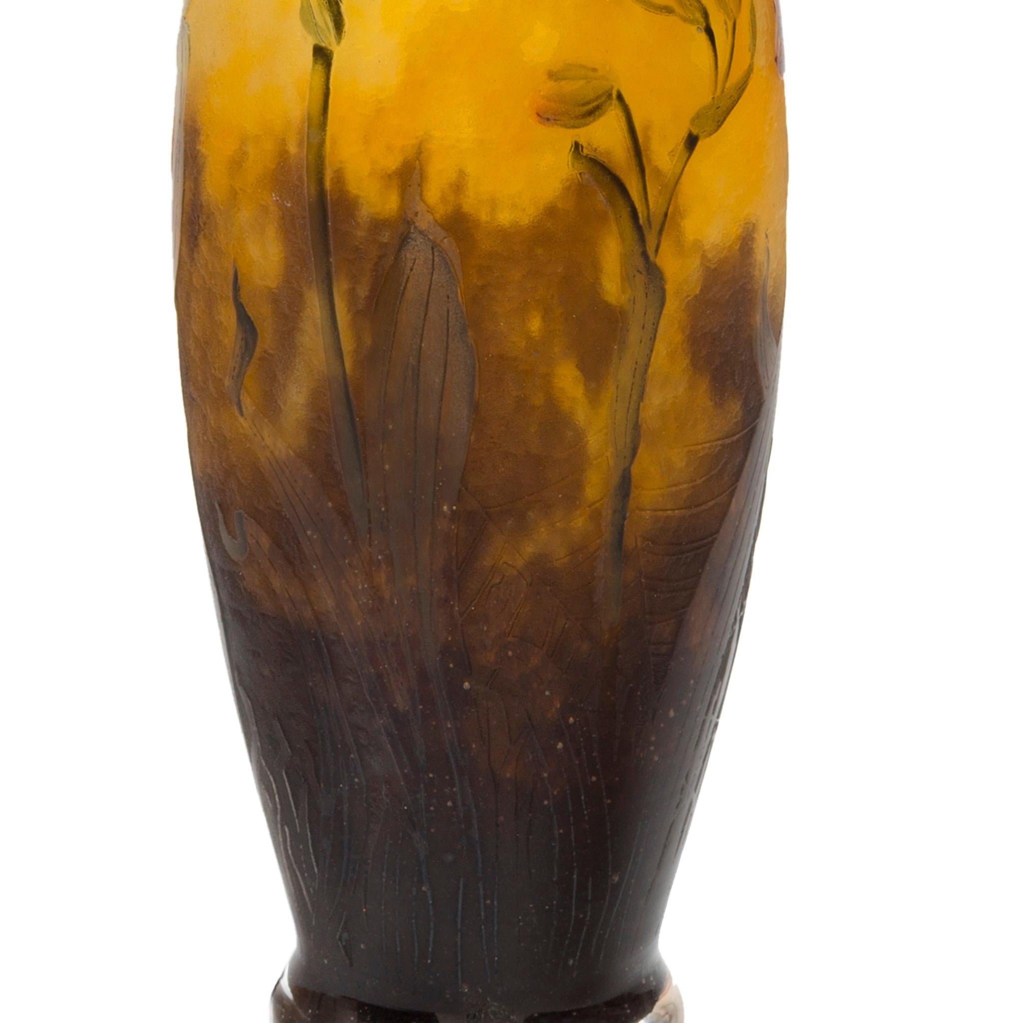 Jarrón de cristal esmaltado y grabado Daum Nancy Paisaje de orquídeas Art Nouveau en venta
