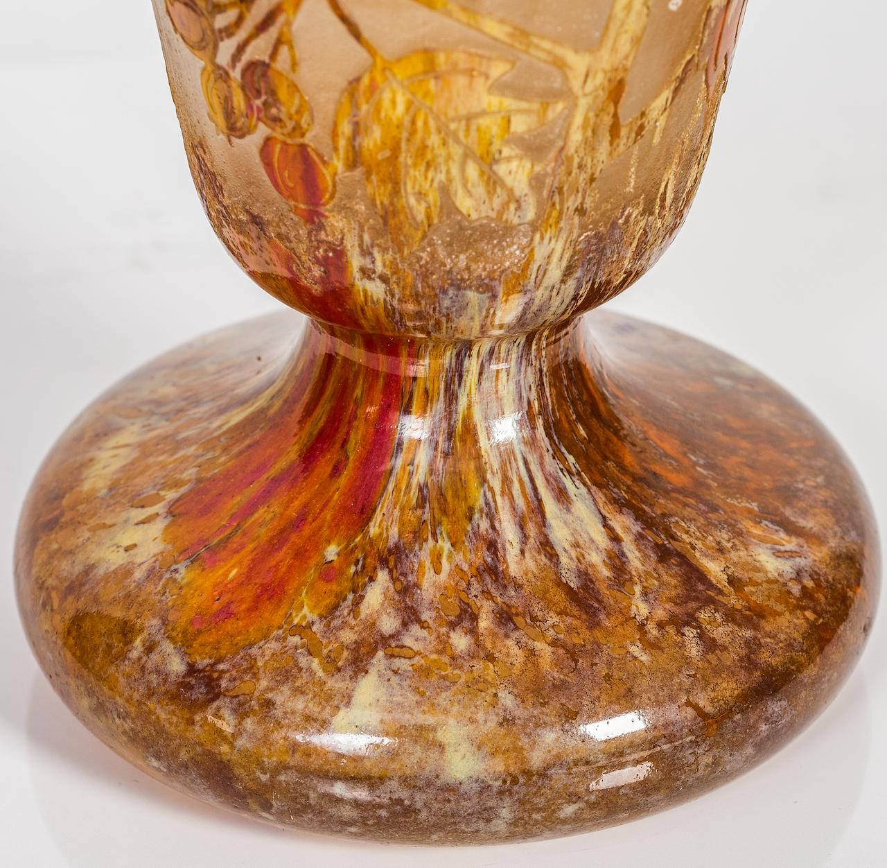 Début du 20ème siècle Daum Nancy Vase en verre émaillé et gravé à l'acide:: 