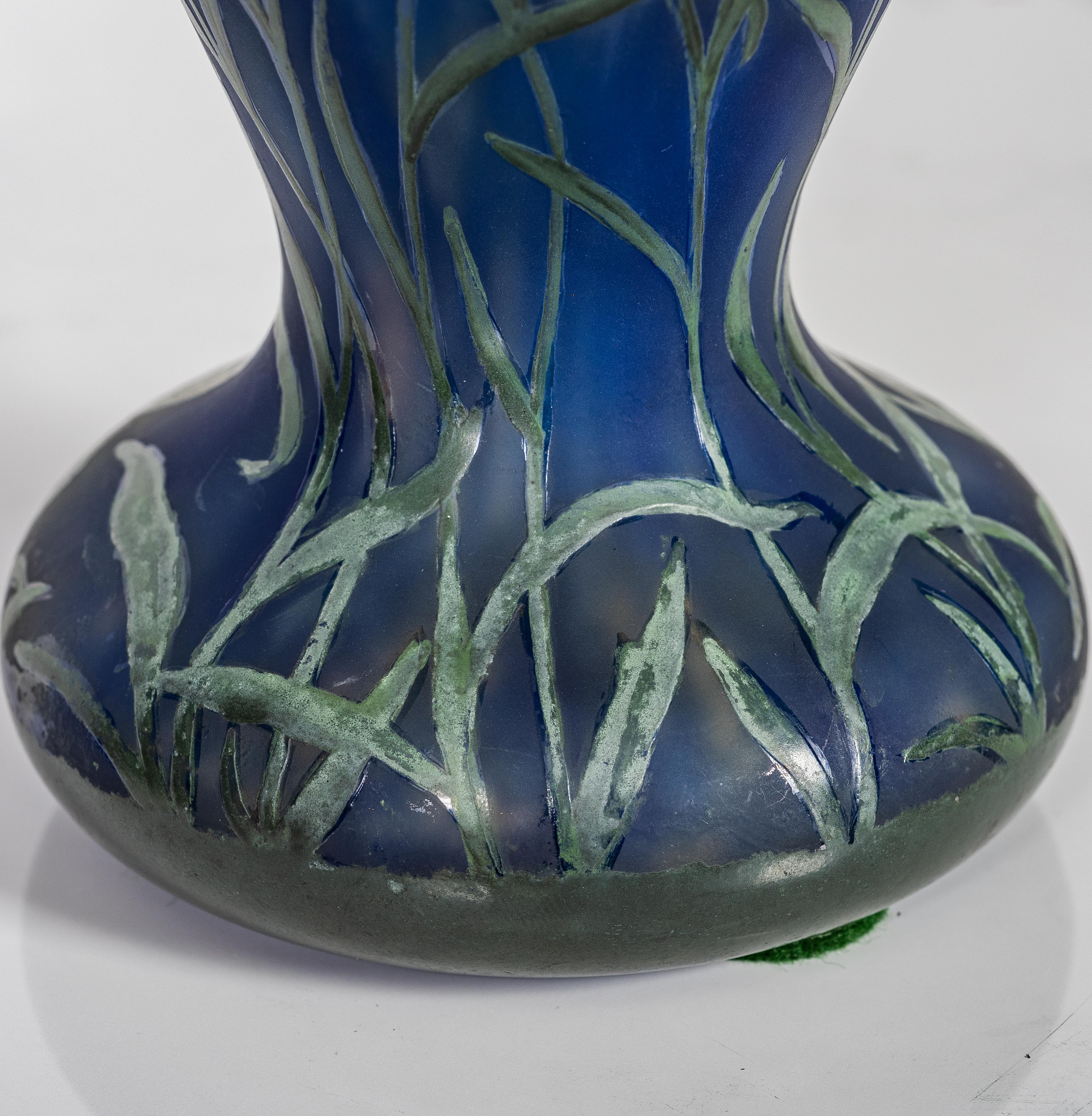 Début du 20ème siècle Vase en verre émaillé et décoré intérieurement de Daum Nancy, France en vente