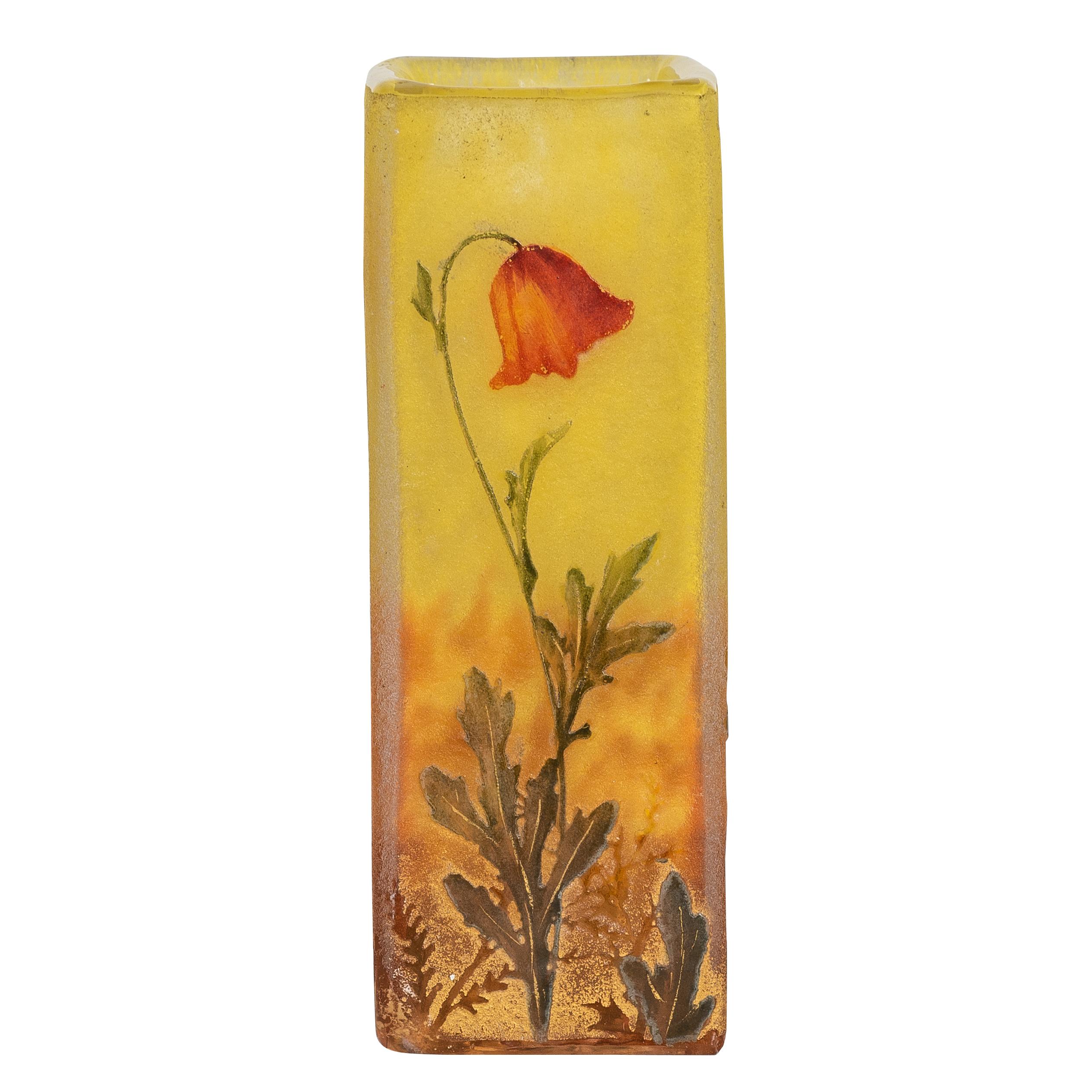 Début du 20ème siècle Daum Nancy Vase en verre camée émaillé en vente