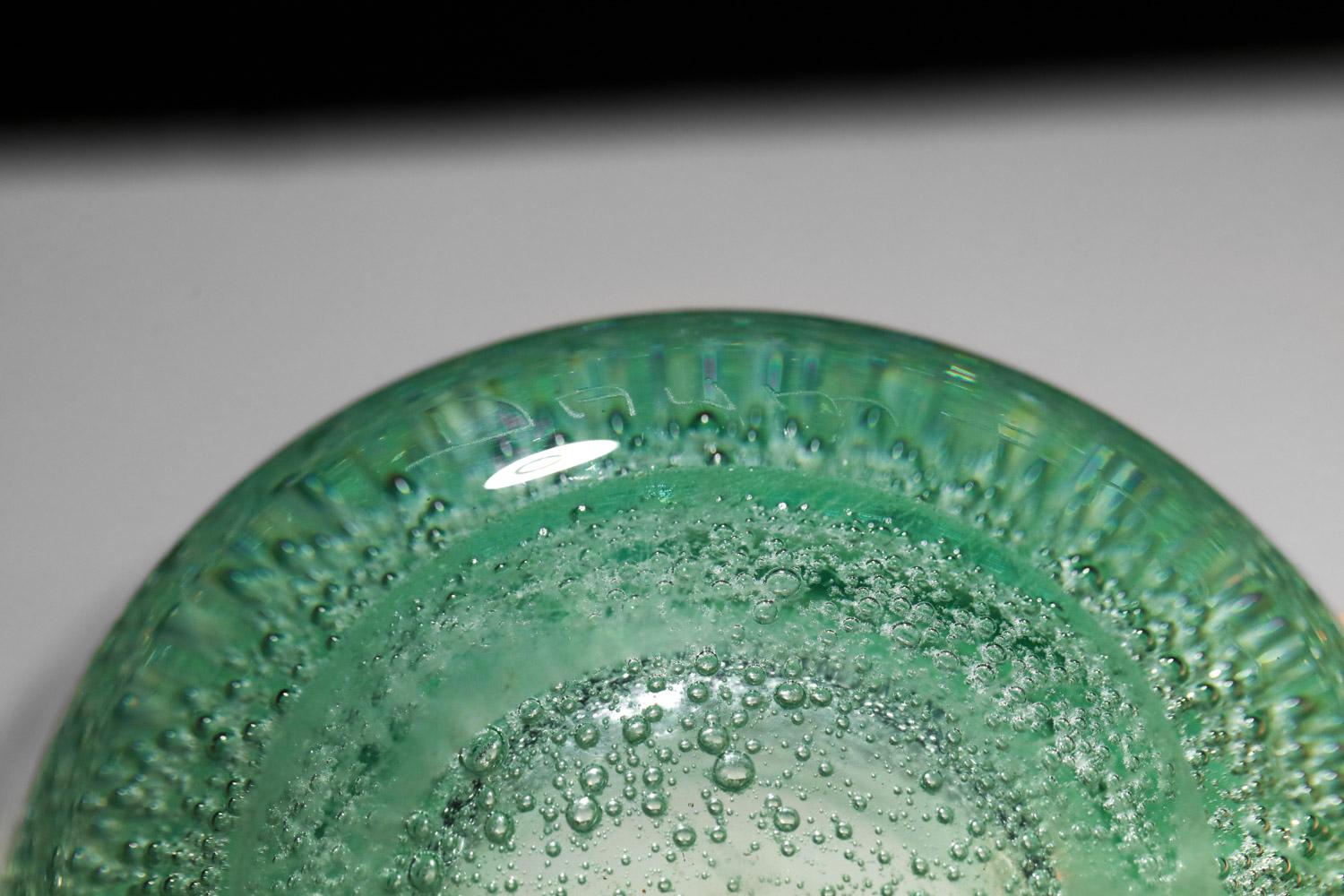 Daum Greene & Greene anni '50 piccolo vaso in vetro a bolle verde in vendita 2