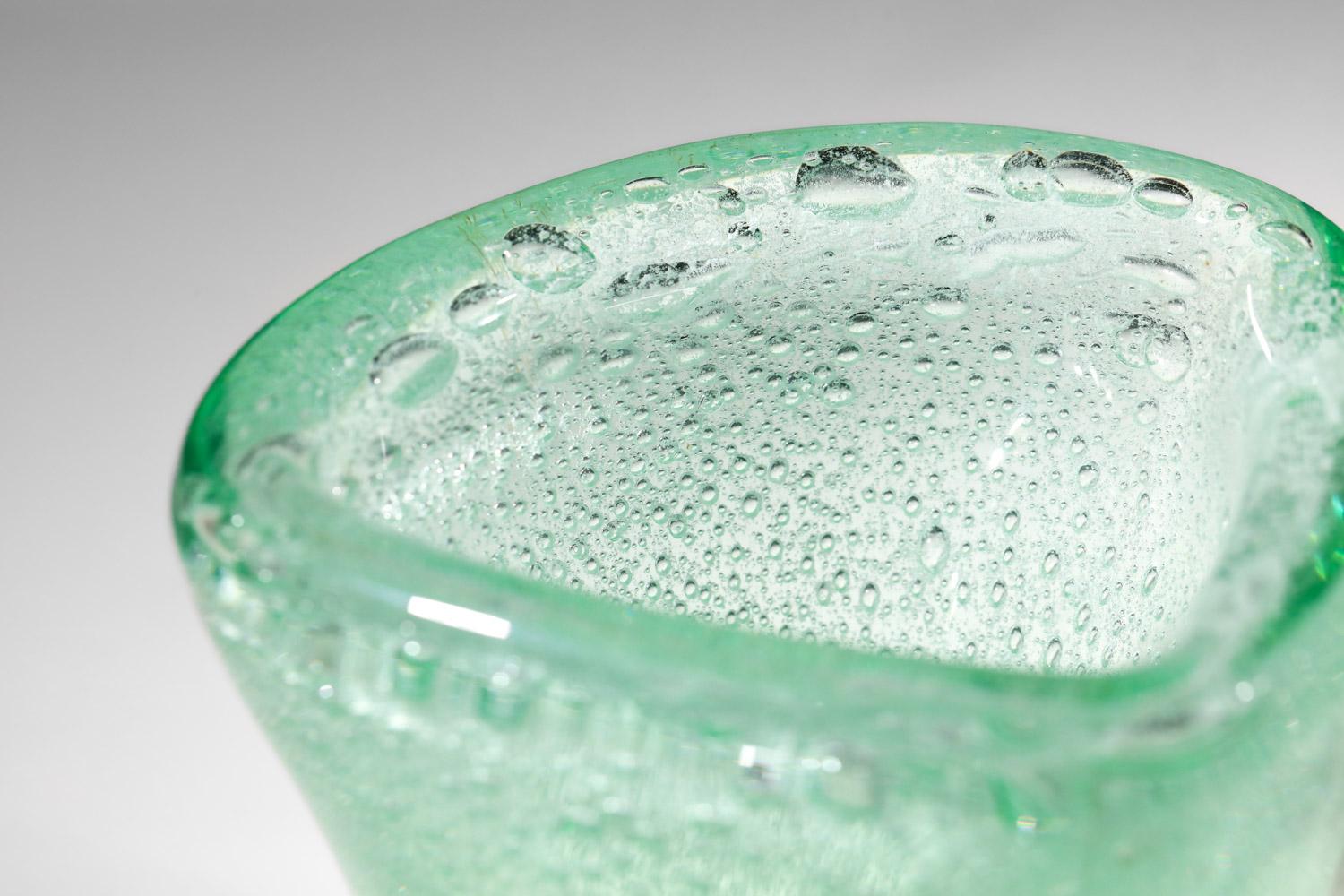 Francese Daum Greene & Greene anni '50 piccolo vaso in vetro a bolle verde in vendita