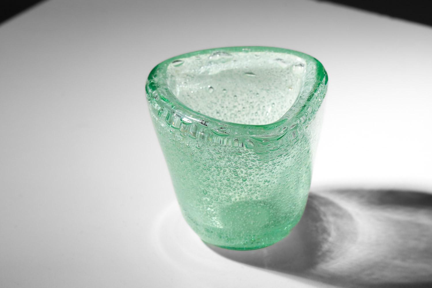 Metà XX secolo Daum Greene & Greene anni '50 piccolo vaso in vetro a bolle verde in vendita