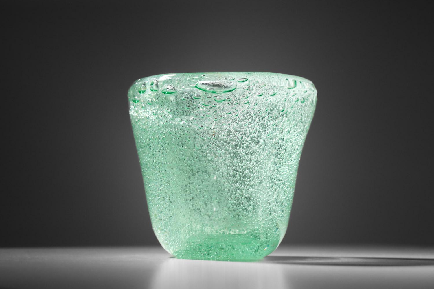 Daum Greene & Greene anni '50 piccolo vaso in vetro a bolle verde in vendita 1
