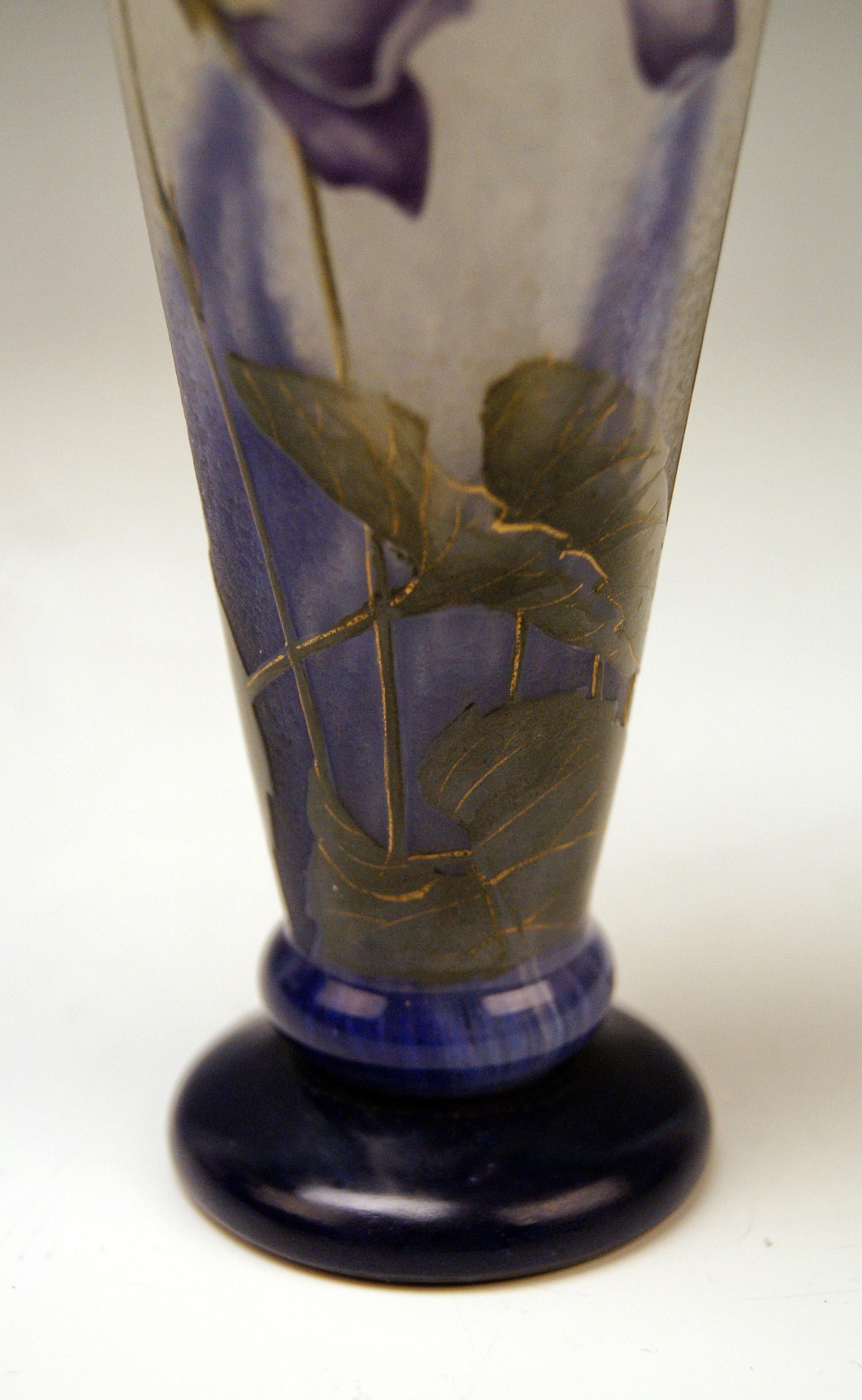 vase of violets