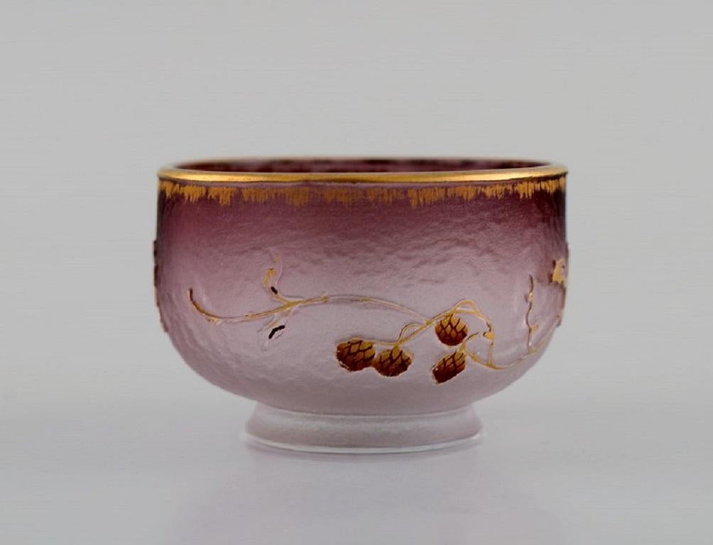 Daum Nancy, France. Art Nouveau miniature bowl in hand-painted mouth-blown art glass. 
Flowers and gold decoration. Early 20th century.
Measures: 5.3 x 3.5 cm.
In excellent condition.
Signed.