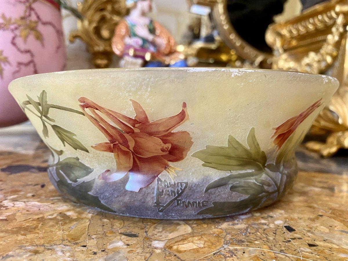 Large glass paste bowl signed DAUM Nancy France with columbine decoration. It is in very good condition.