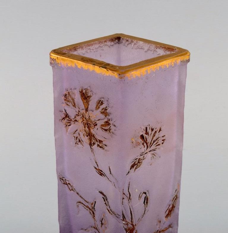 Daum Nancy, France. Art Nouveau vase in pink mouth-blown art glass with hand-painted flowers and gold decoration. 
Early 20th century.
Measures: 18 x 9 cm.
In excellent condition.
Signed.