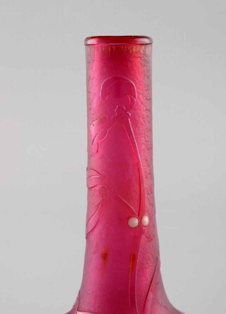 Daum Nancy, Frankreich. Vase im Art nouveau-Stil aus mundgeblasenem Kunstglas in Rosa (Frühes 20. Jahrhundert) im Angebot