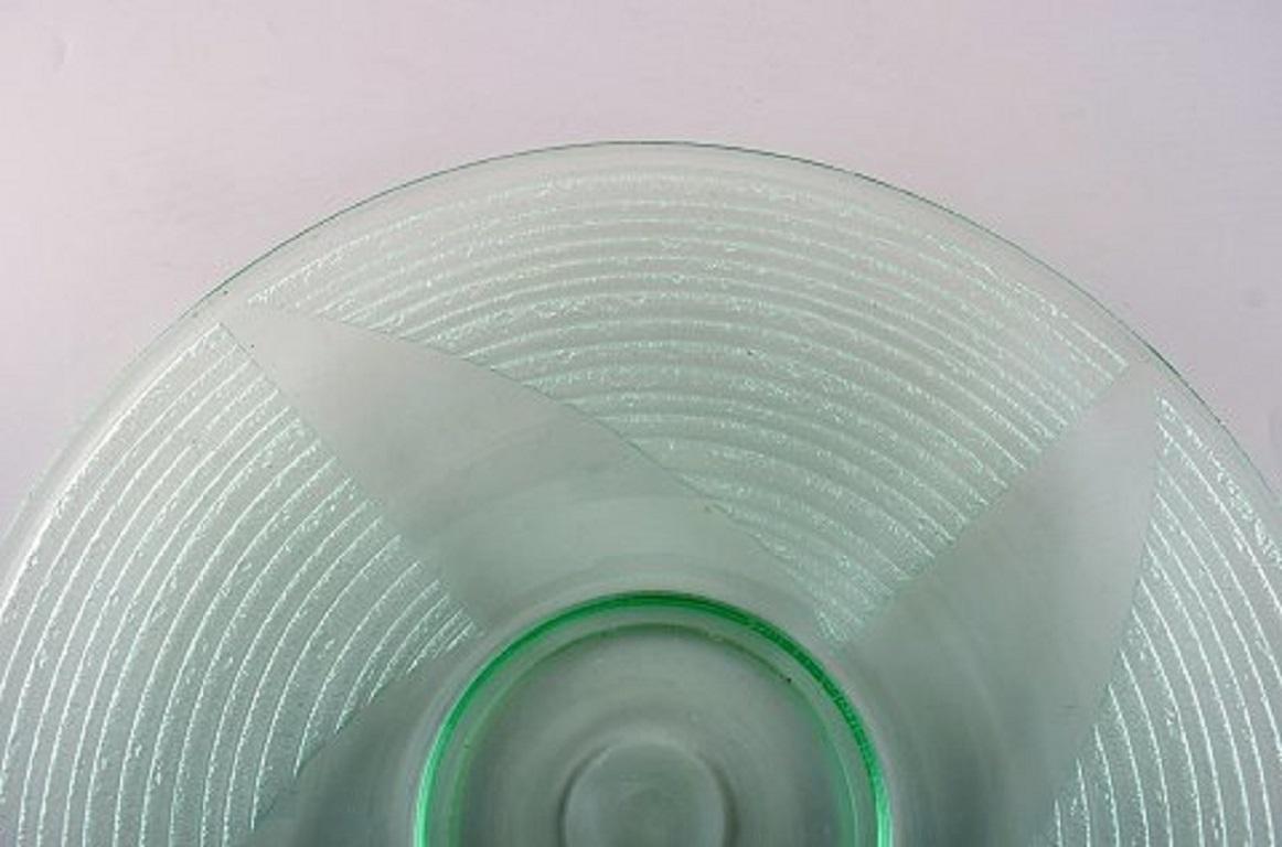 Daum Nancy:: Frankreich:: Große runde Art Deco Schale aus mundgeblasenem Kunstglas (Art déco) im Angebot