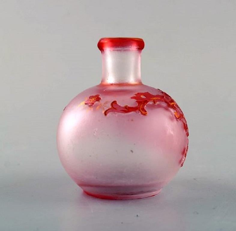 Daum Nancy, France, Pink Art Nouveau Miniature Vase in Hand Painted Art Glass In Good Condition In København, Copenhagen